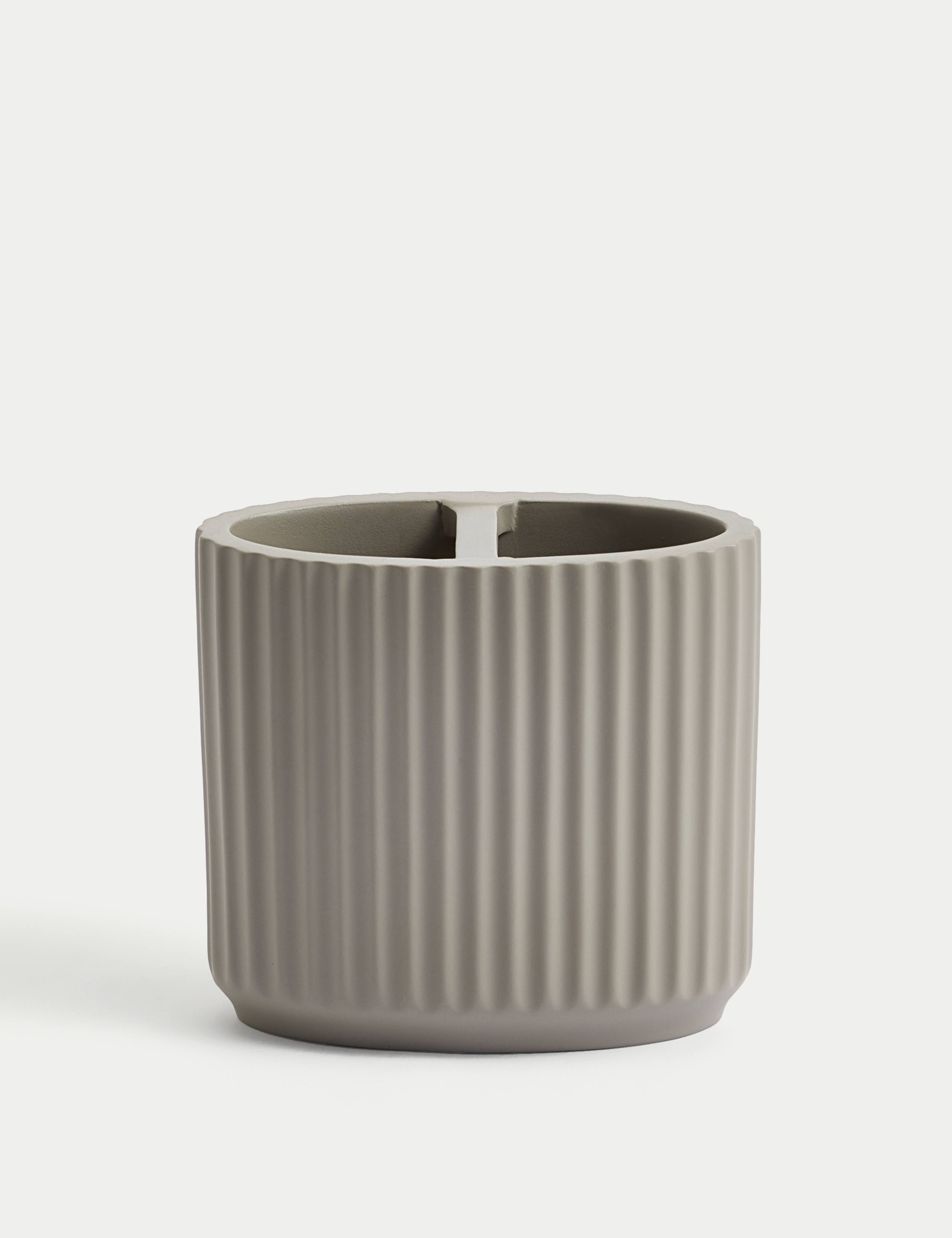 Ribbed Resin Toothbrush Holder