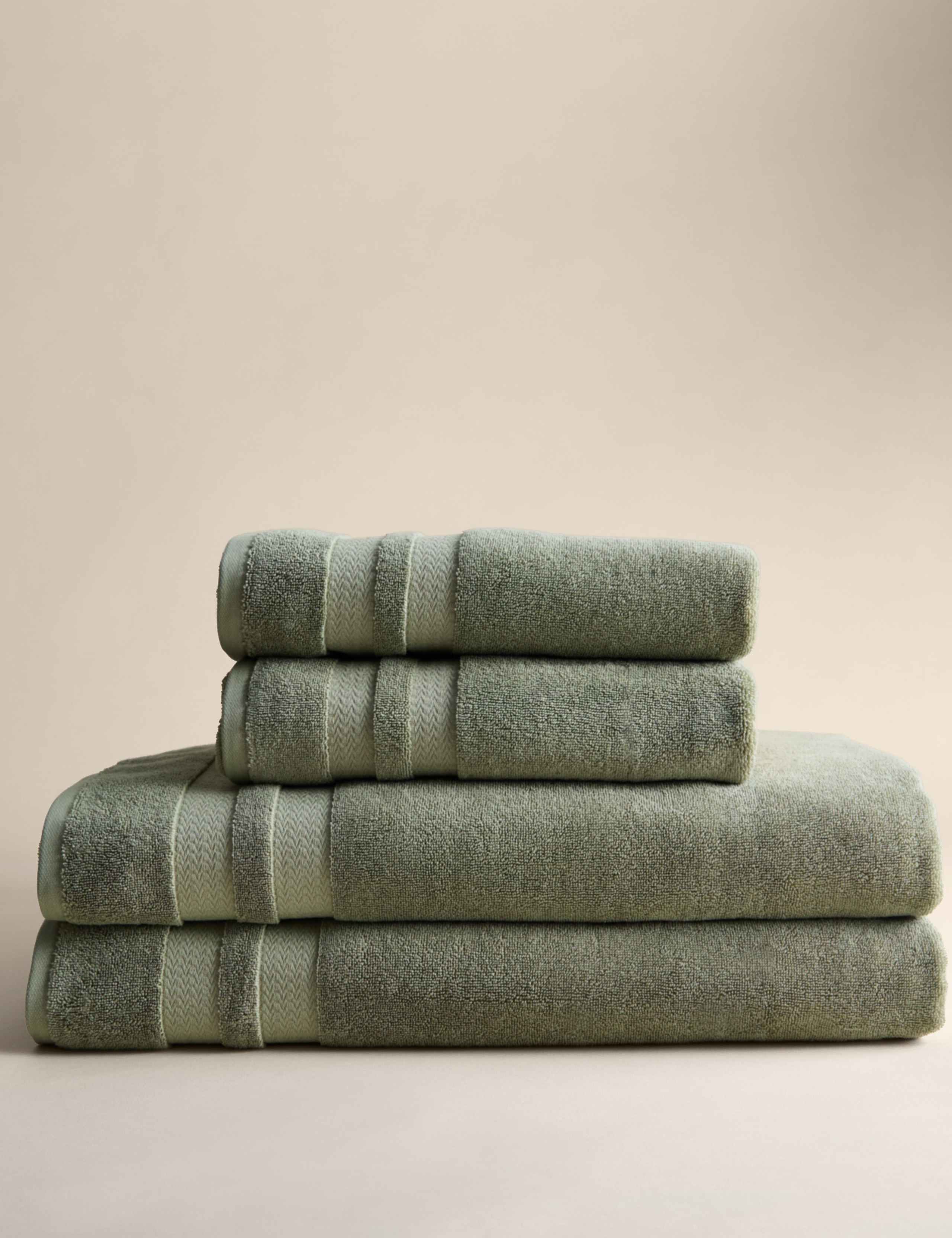 Set of 4 Special Guest Towel Bale