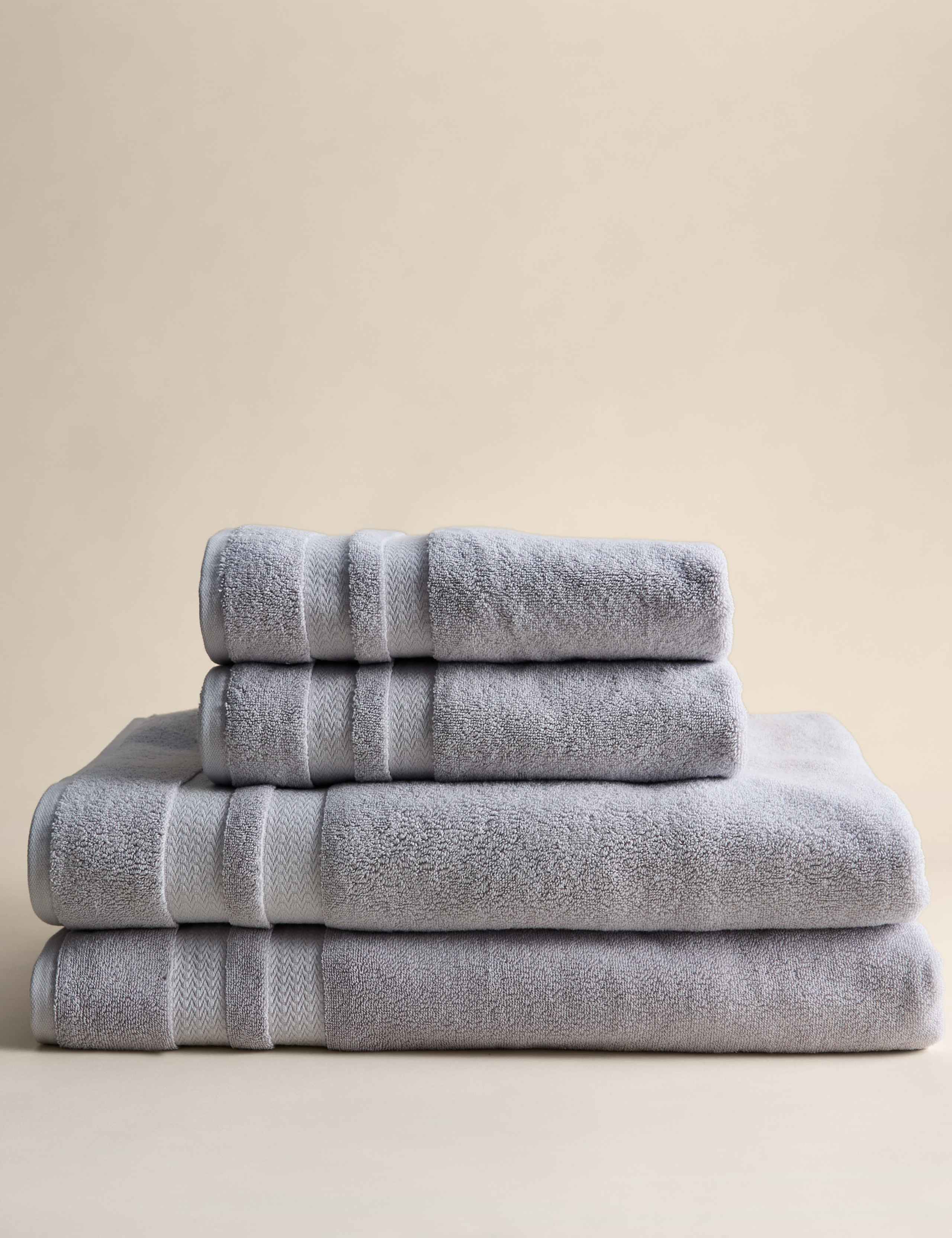Set of 4 Special Guest Towel Bale