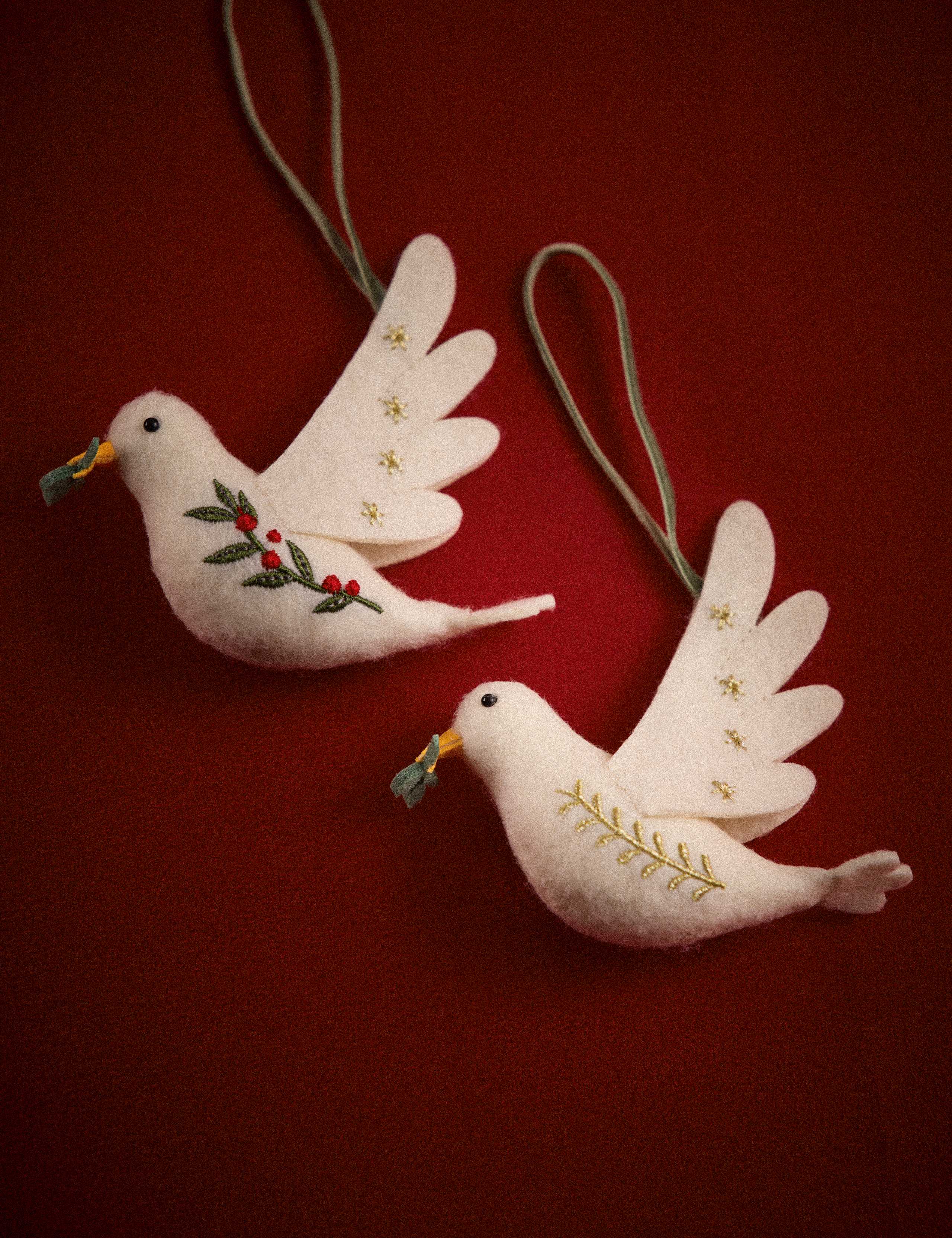 Set of 2 Felt Hanging Turtle Doves