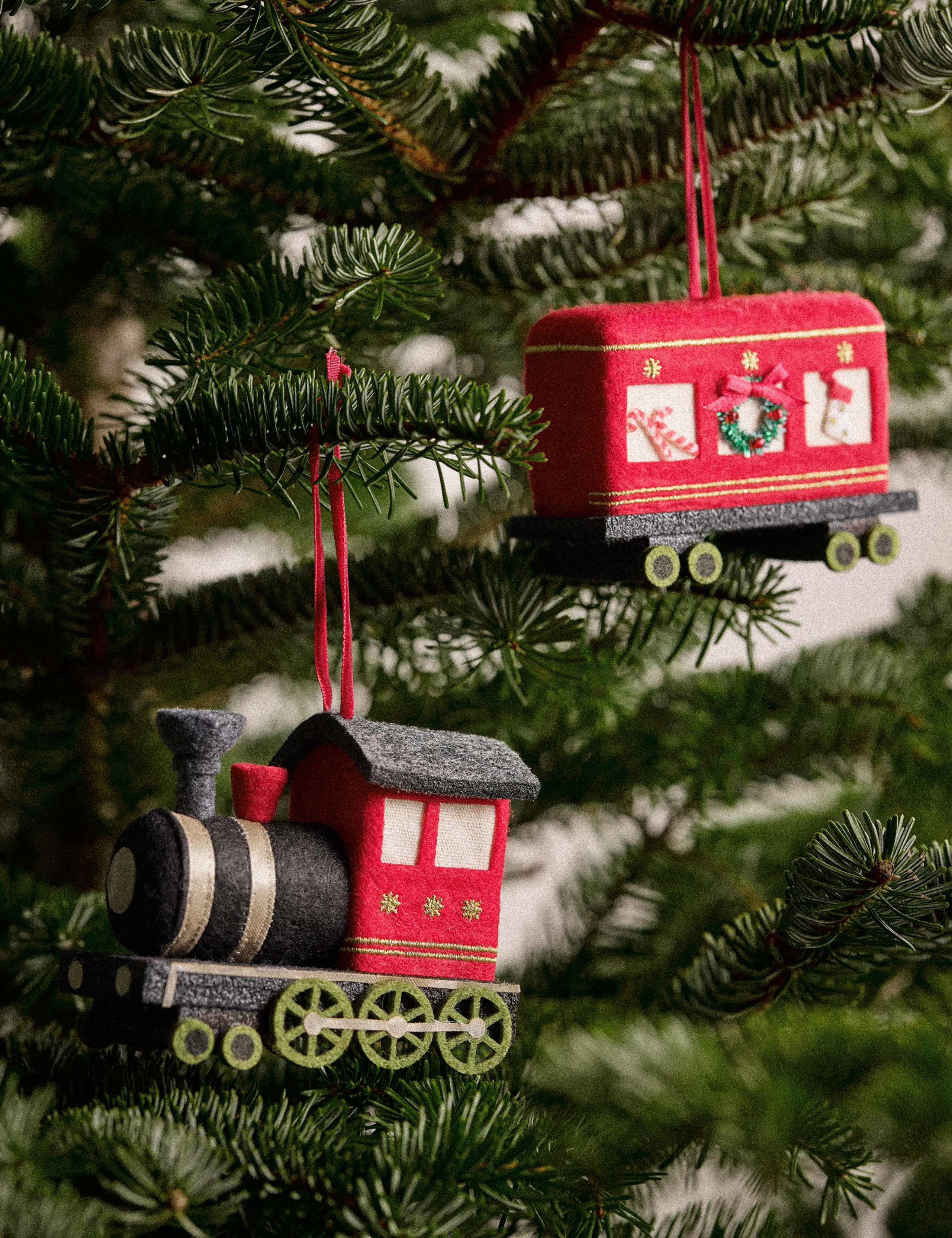 2 Piece Felt Christmas Steam Train Hanging Decorations