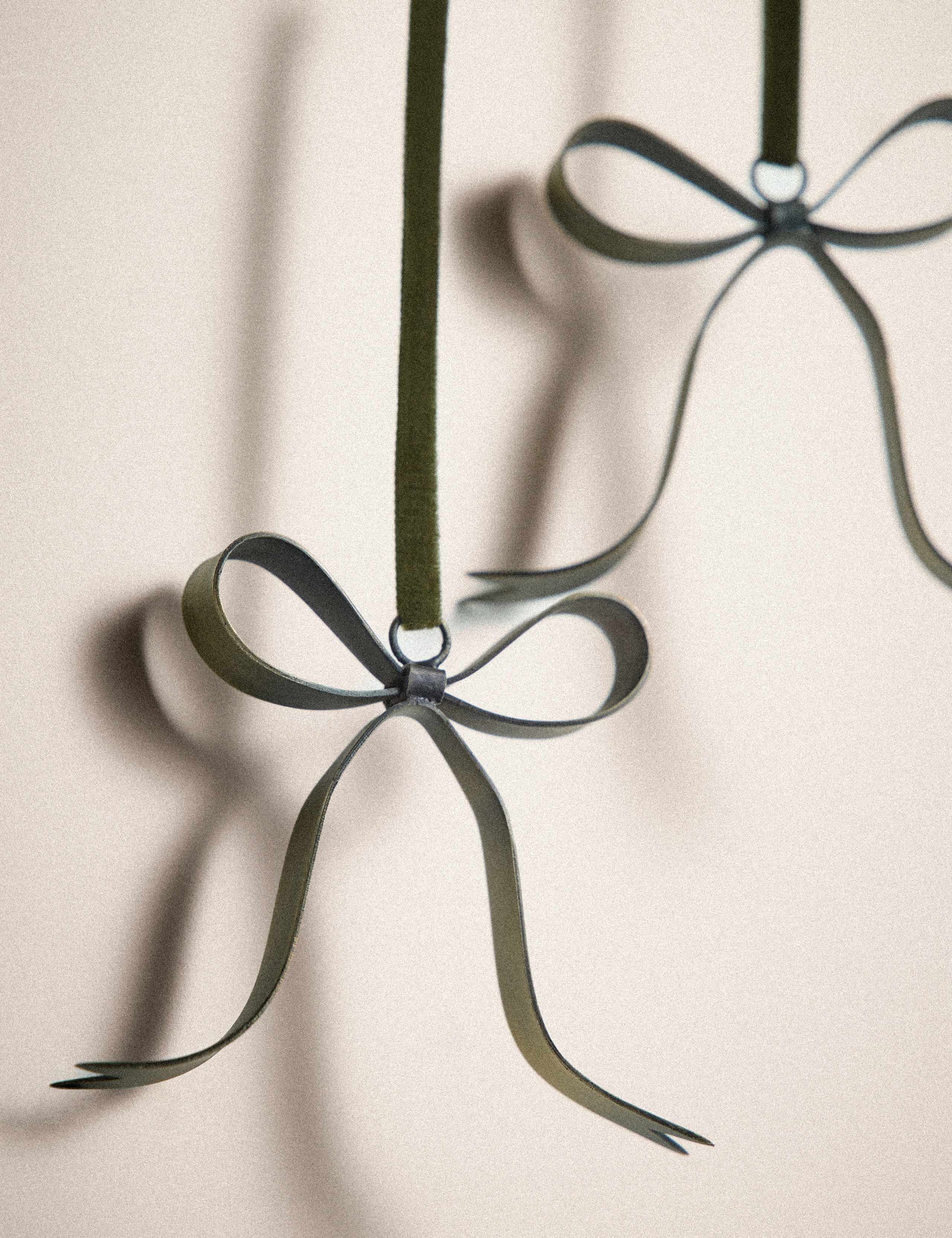 2 Pack Metal Hanging Bow Decorations