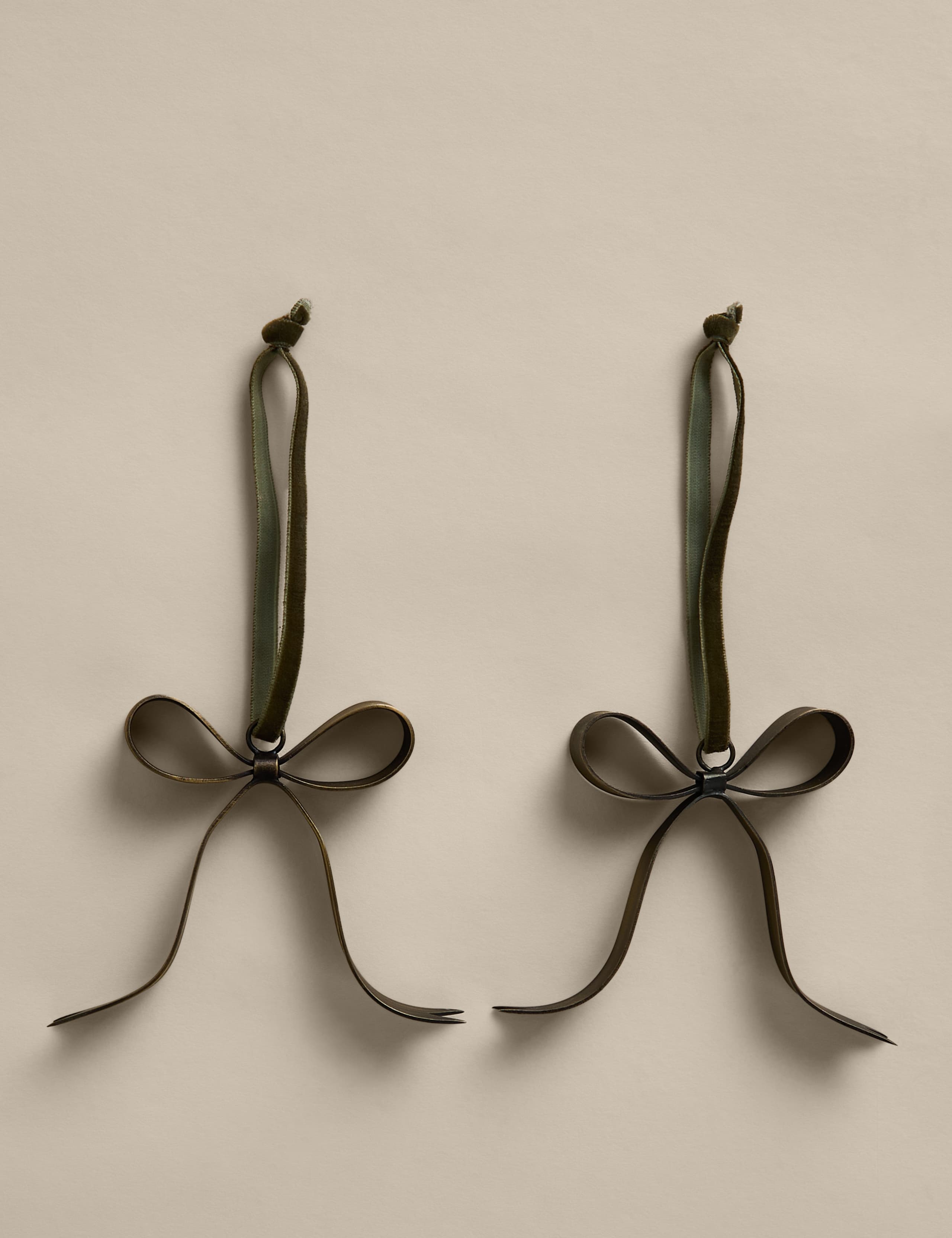2 Pack Metal Hanging Bow Decorations