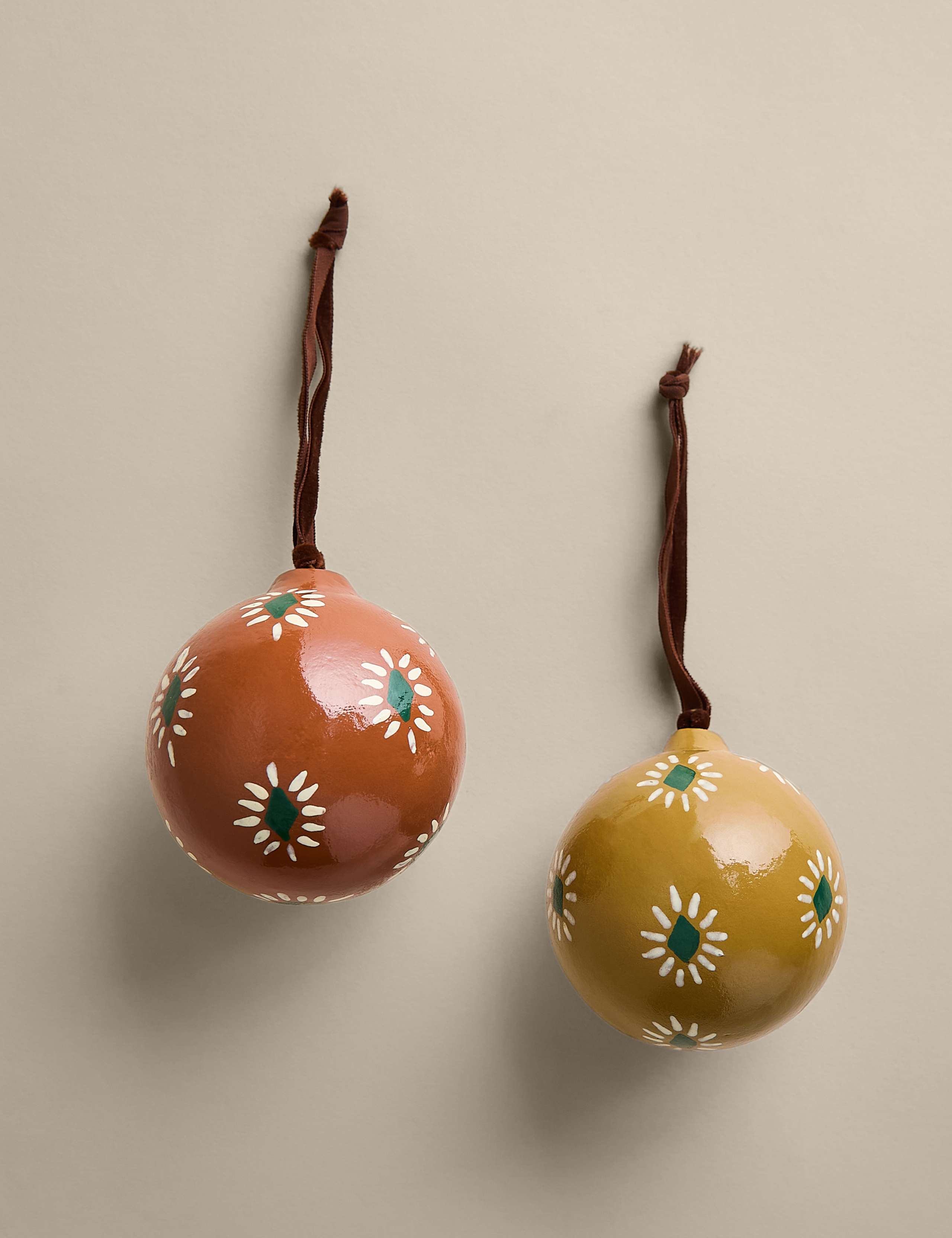 2 Pack Cotton Mache Glossy Baubles