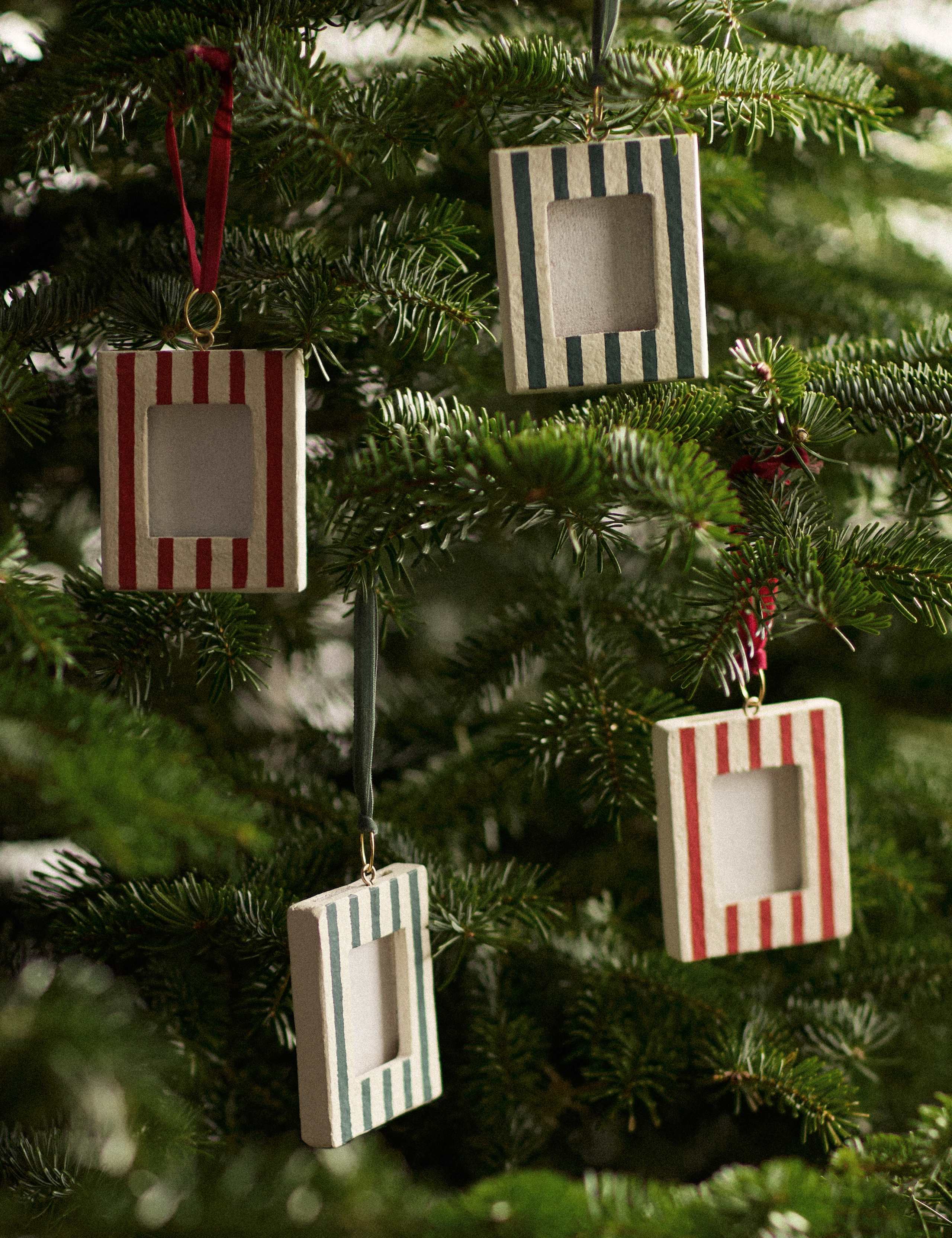 4 Pack Paper Hanging Striped Photo Frame Decorations