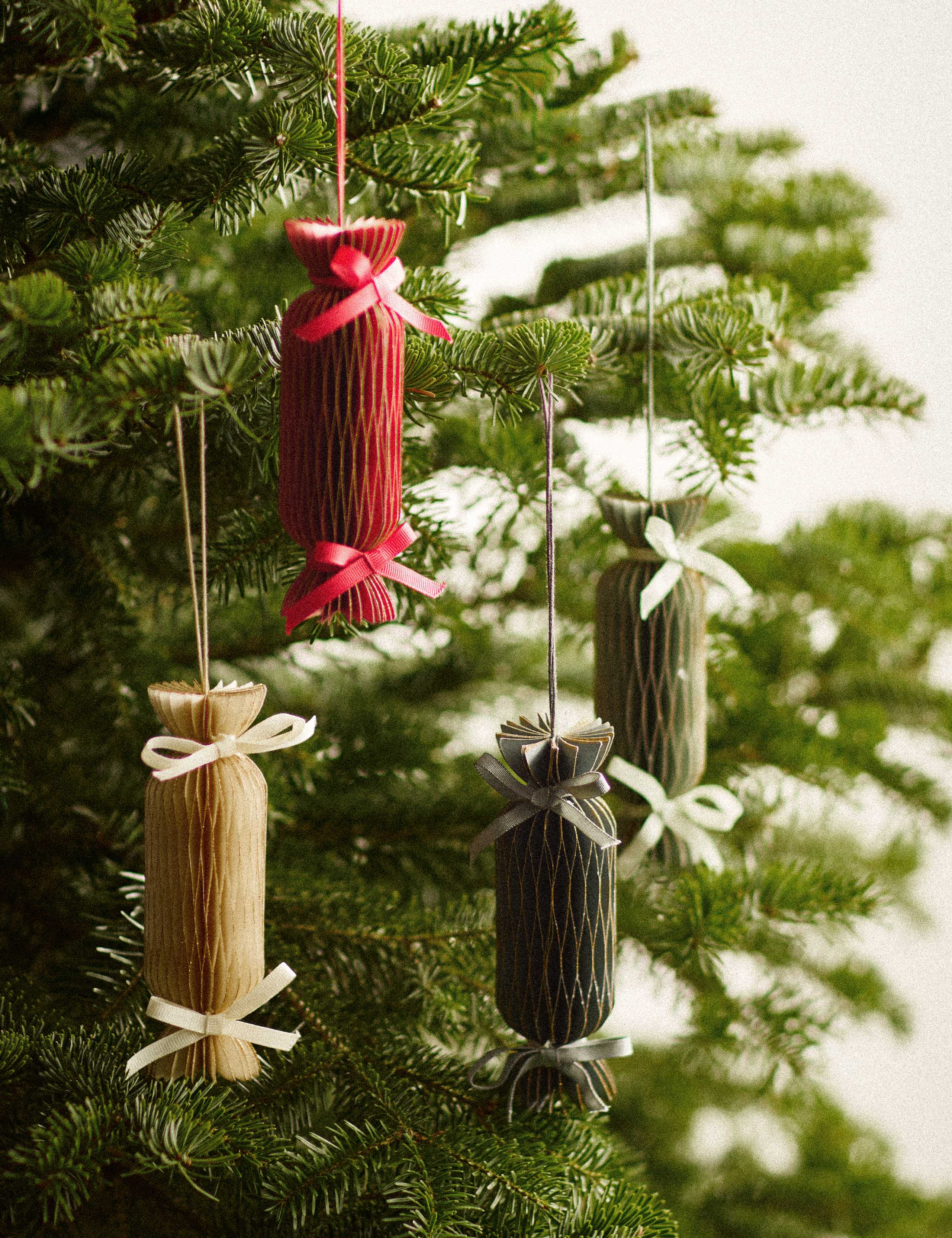 4 Pack Paper Hanging Cracker Decorations