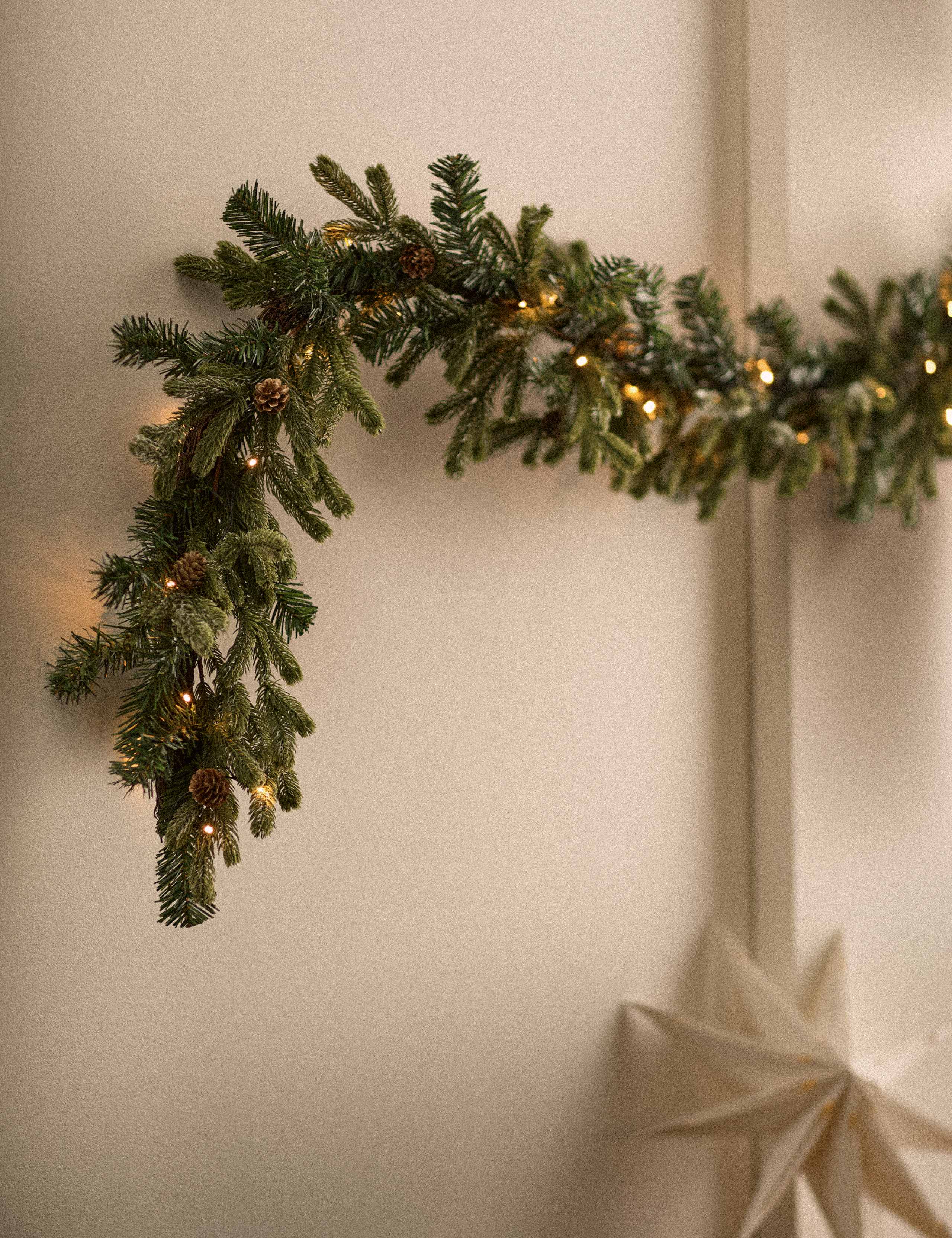 10ft Pre-Lit Green Garland