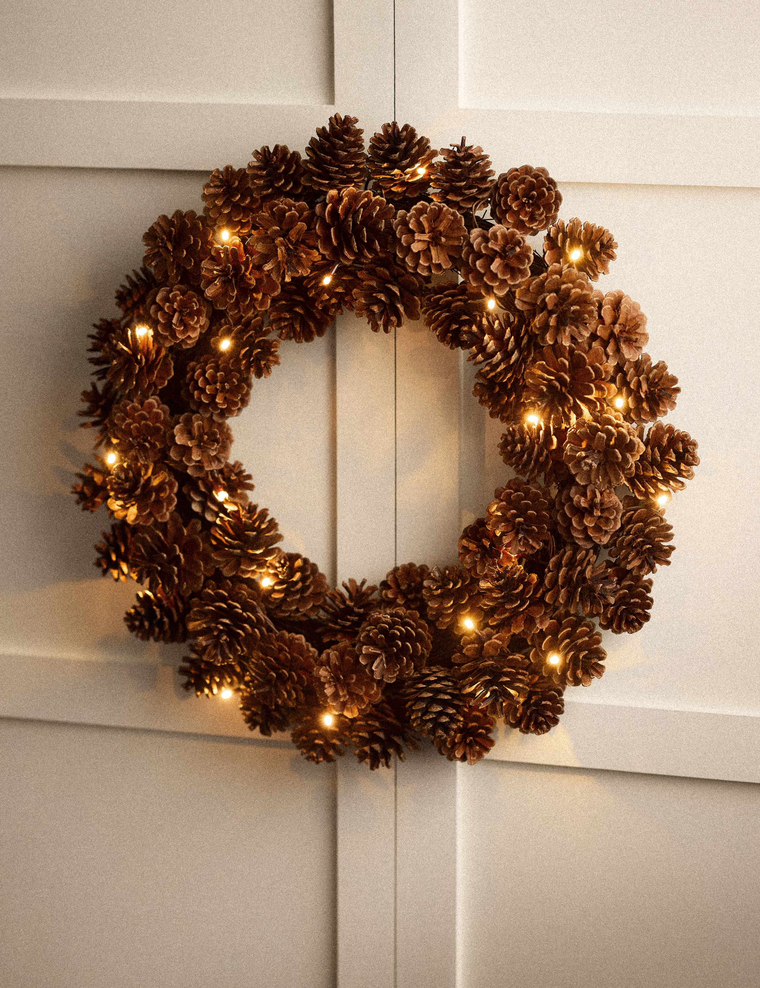Pre-Lit Pine Cone Wreath