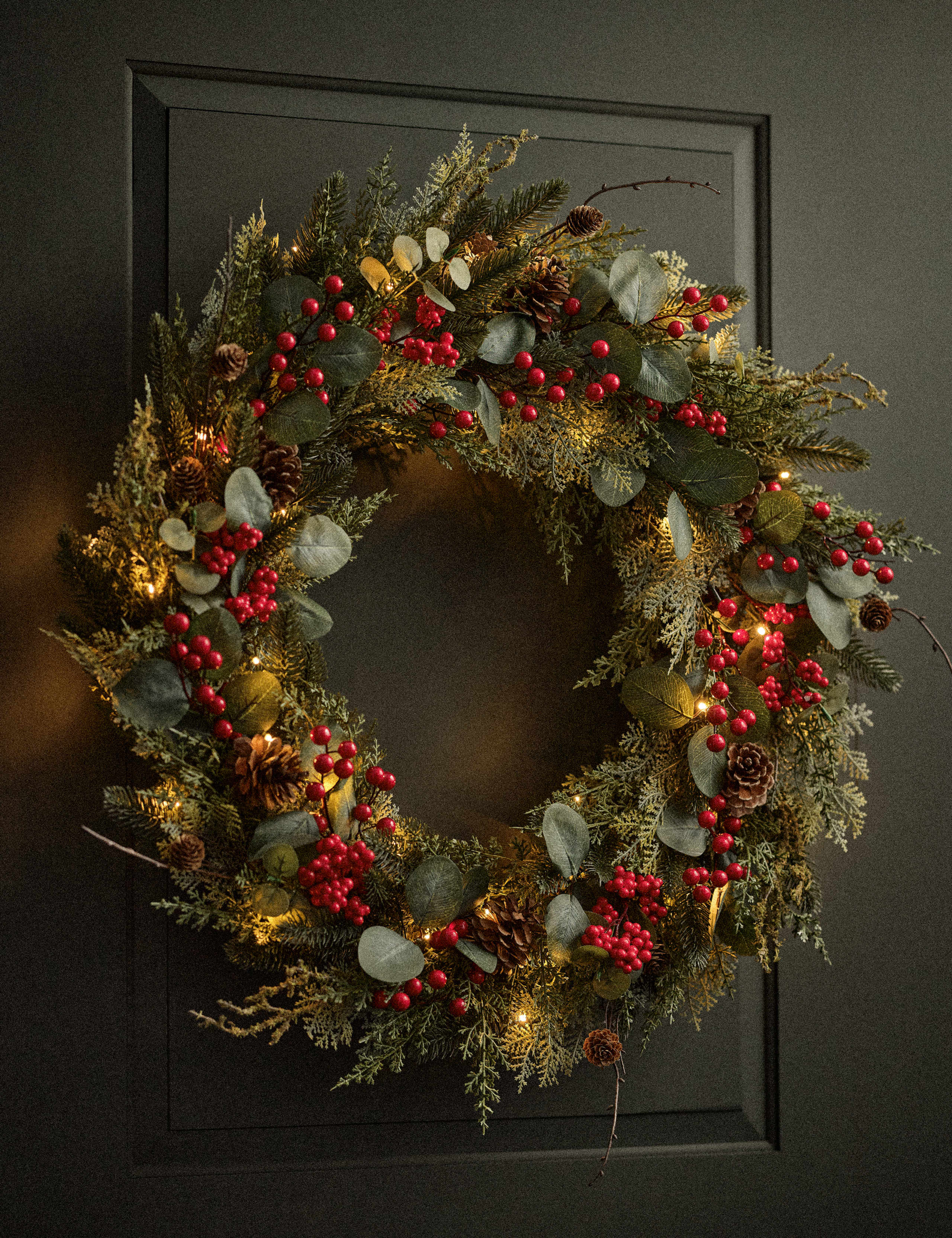 Pre-Lit Red Berry Wreath