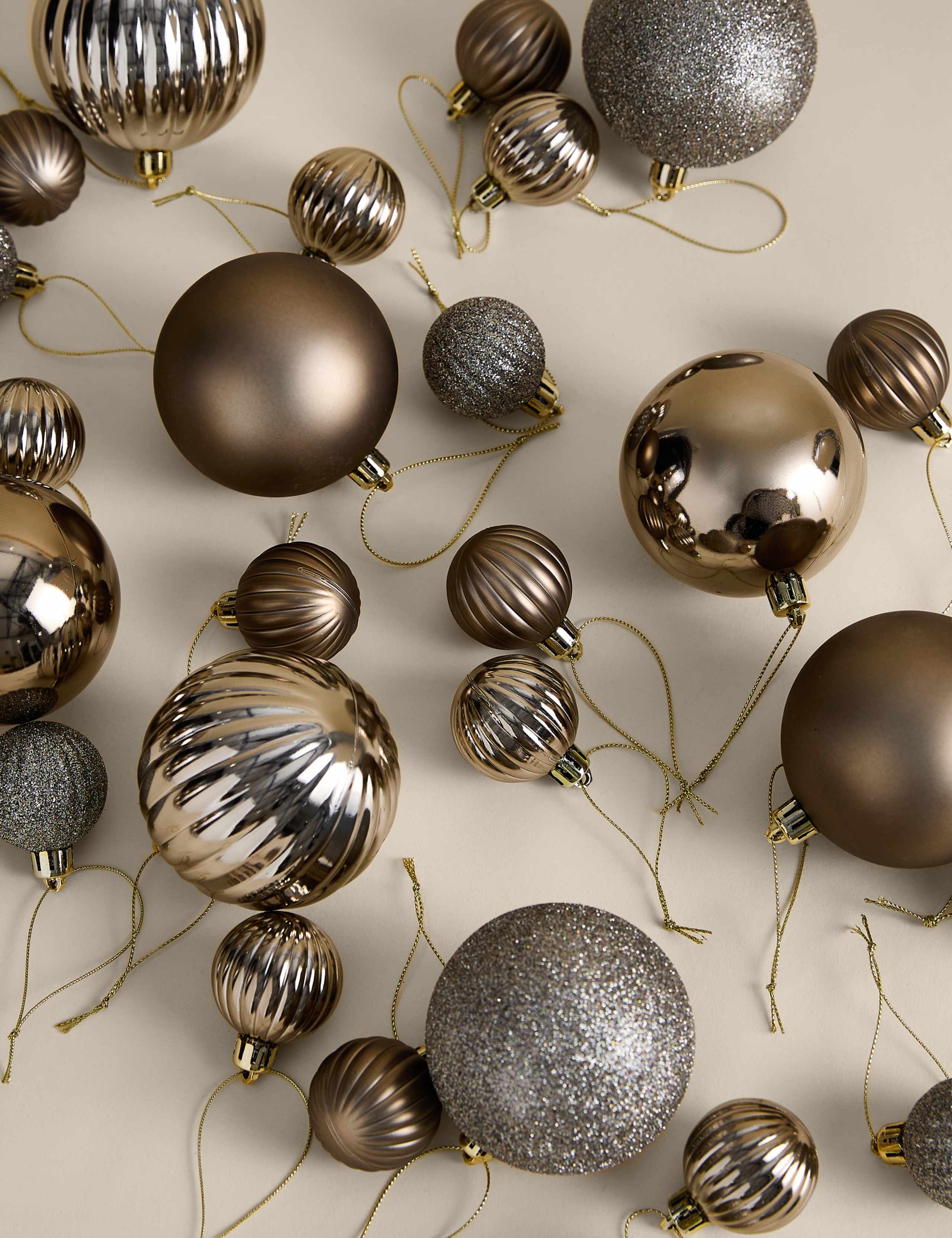 80 Pack Mix Shatterproof Baubles