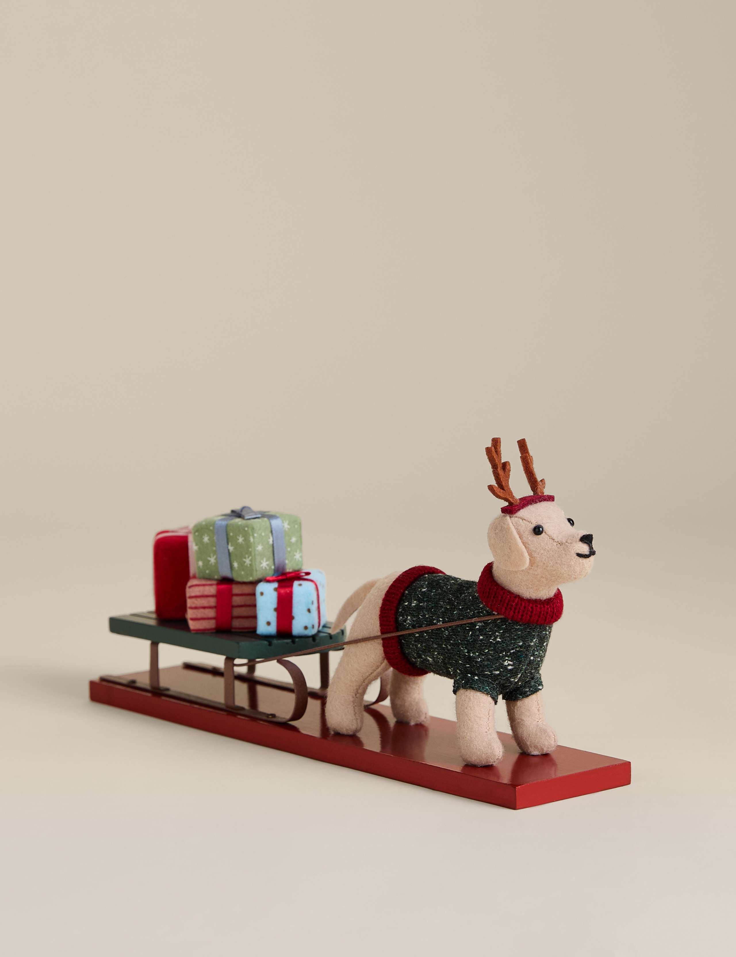 Felt Labrador Gifts Sleigh Decoration