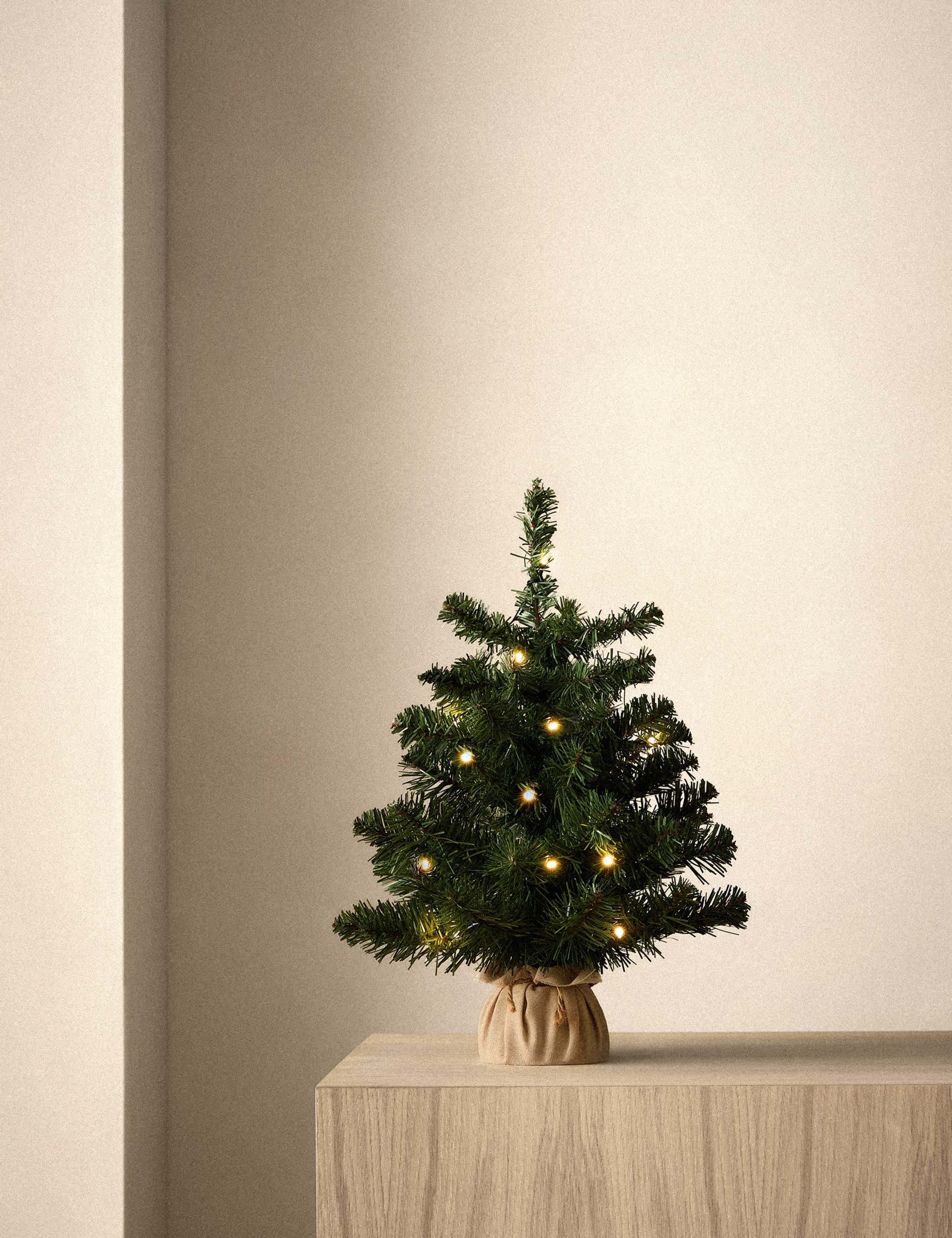 1.5ft Pre-Lit Spruce Christmas Tree