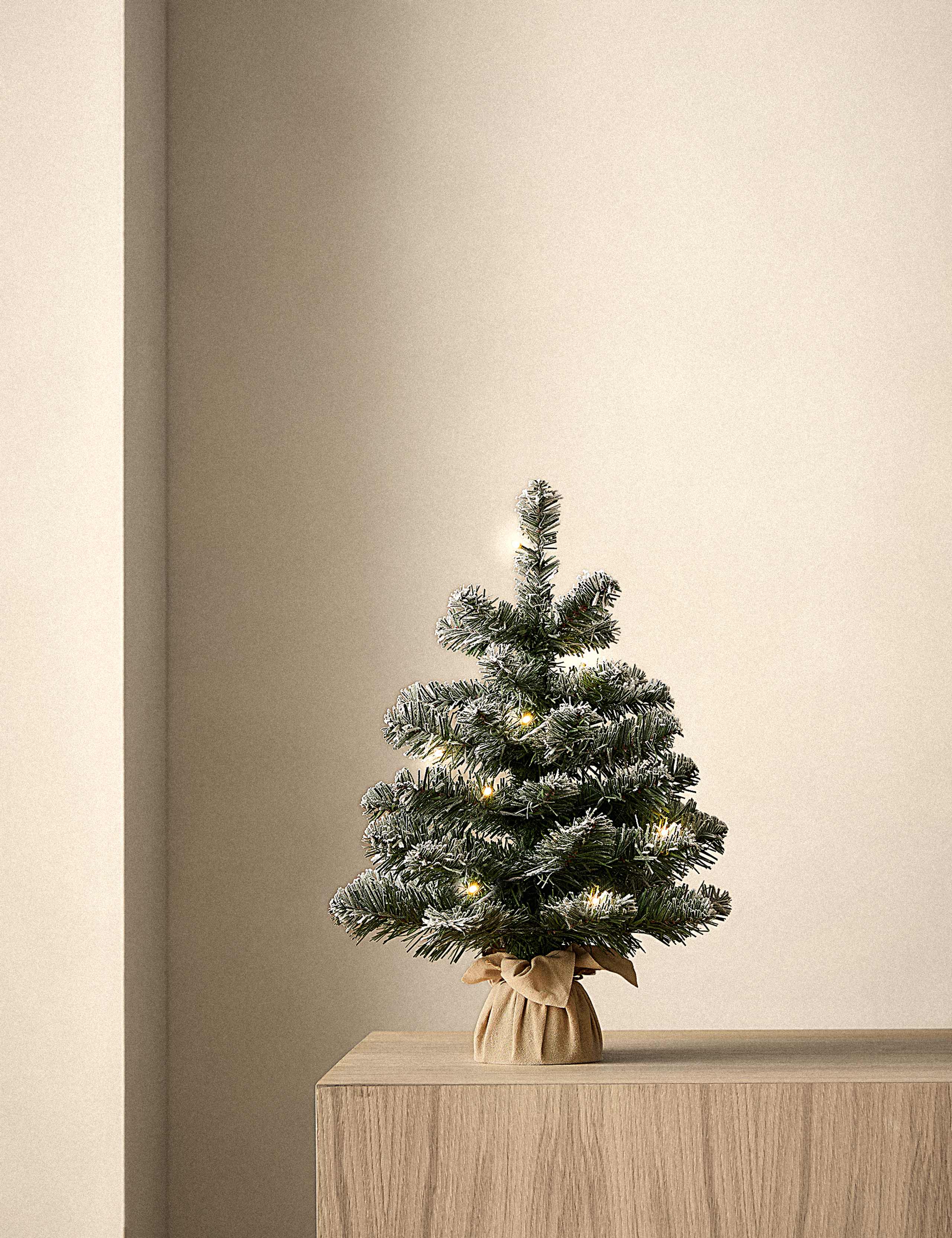 1.5ft Pre-Lit Snowy Christmas Tree