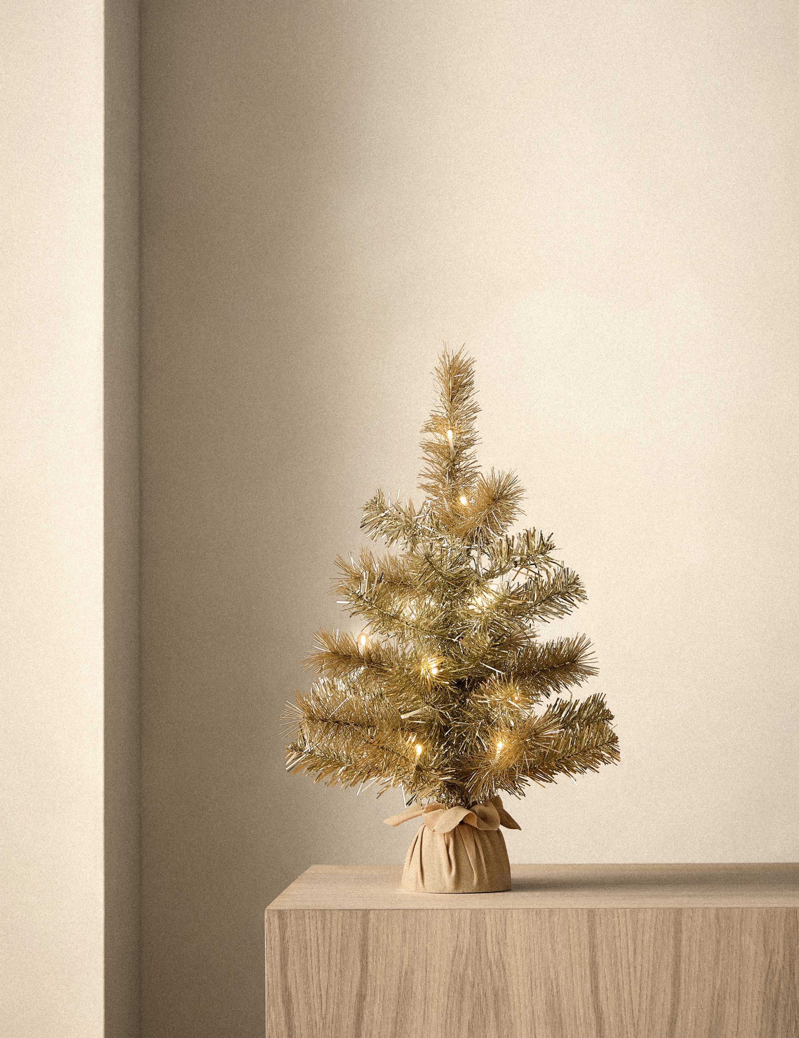 1.5ft Pre-Lit Champagne Christmas Tree