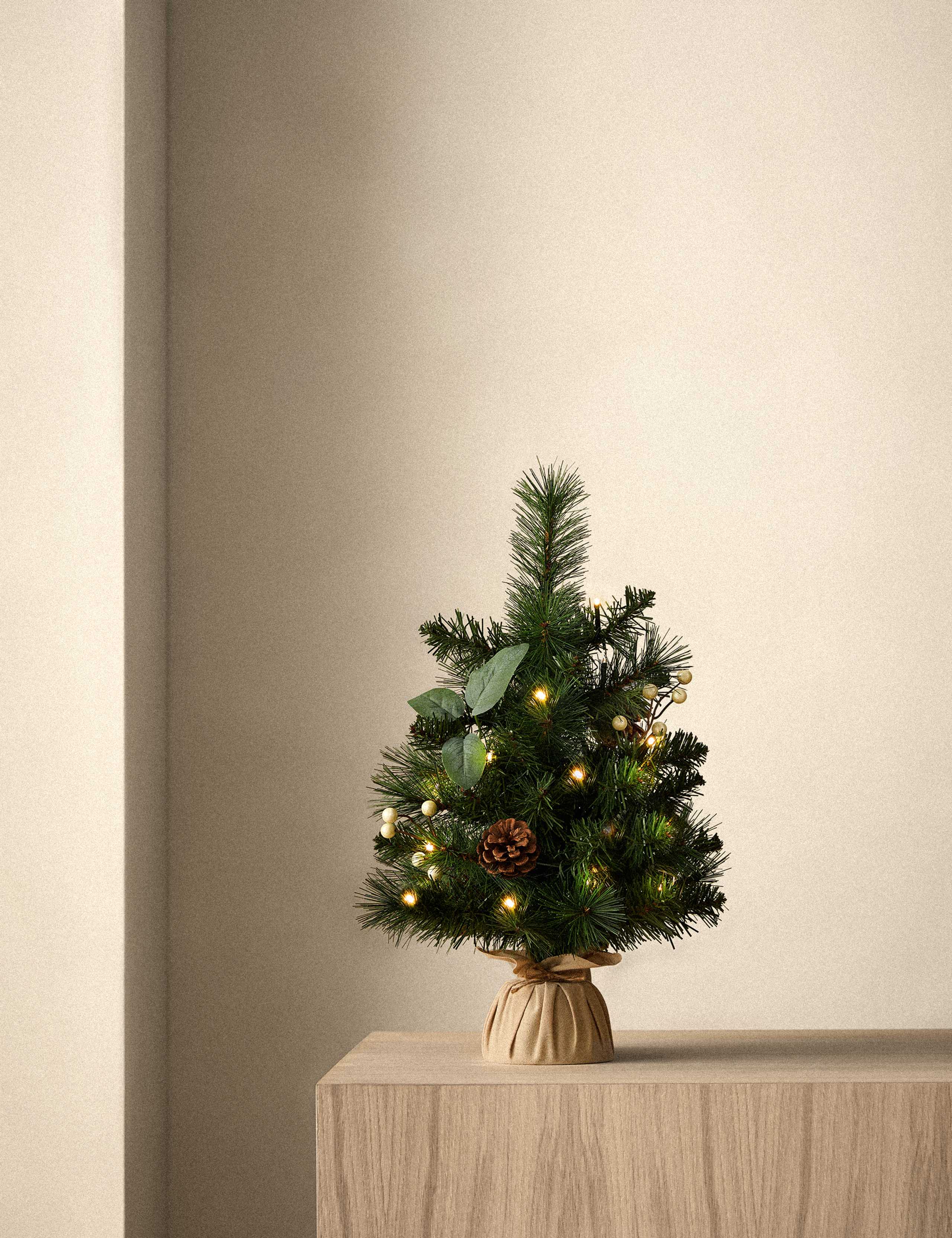 1.5ft Pre-Lit White Berries Christmas Tree