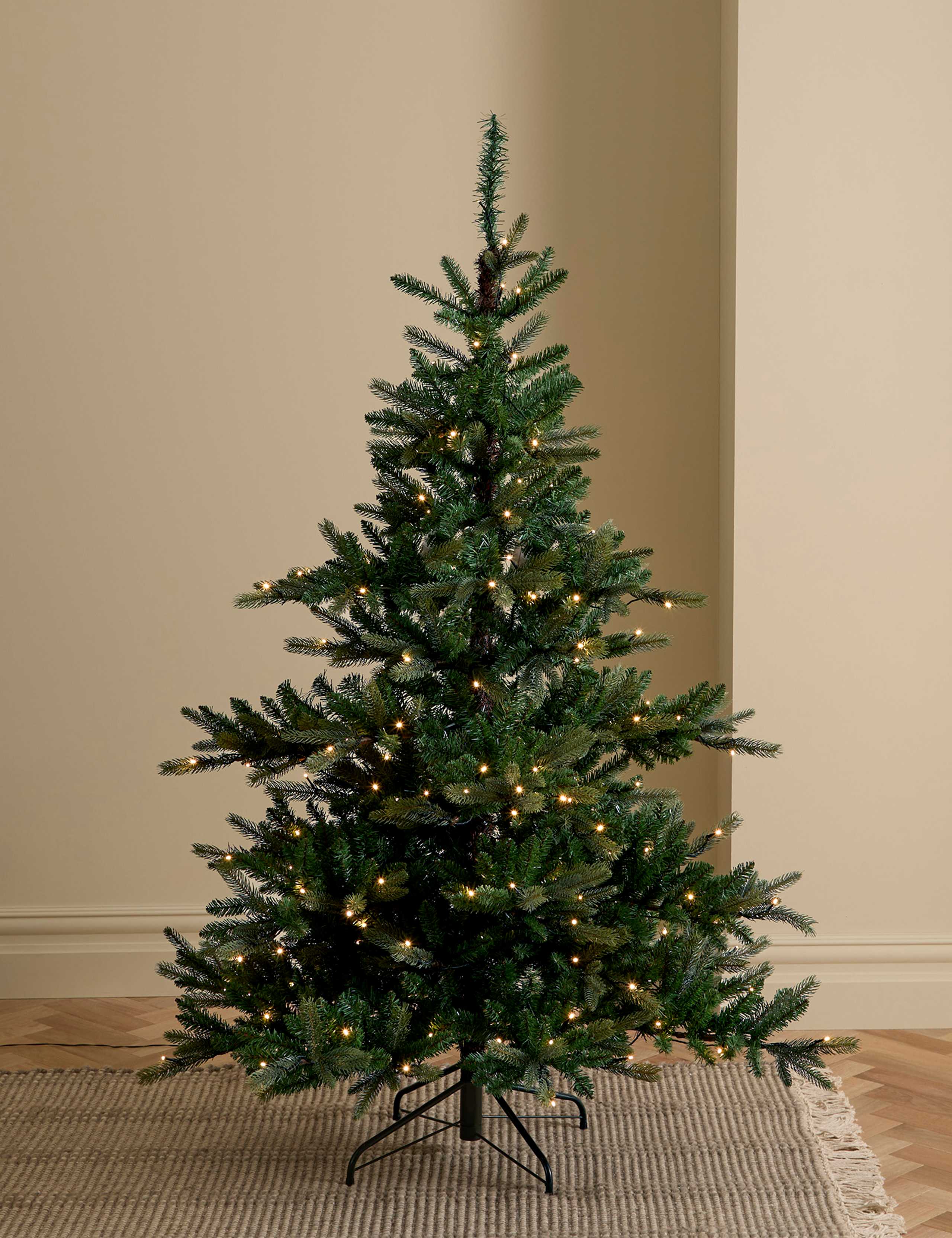 6ft Pre Lit Noble Christmas Tree