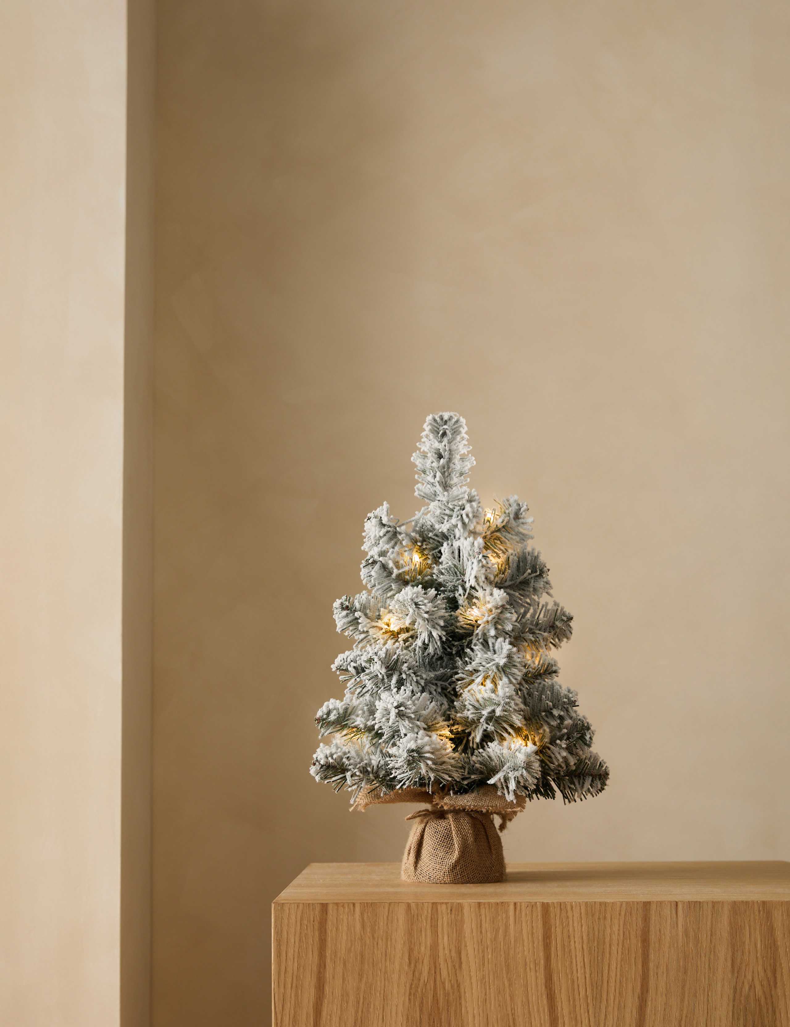 1.5ft Pre-lit Snowy Tree