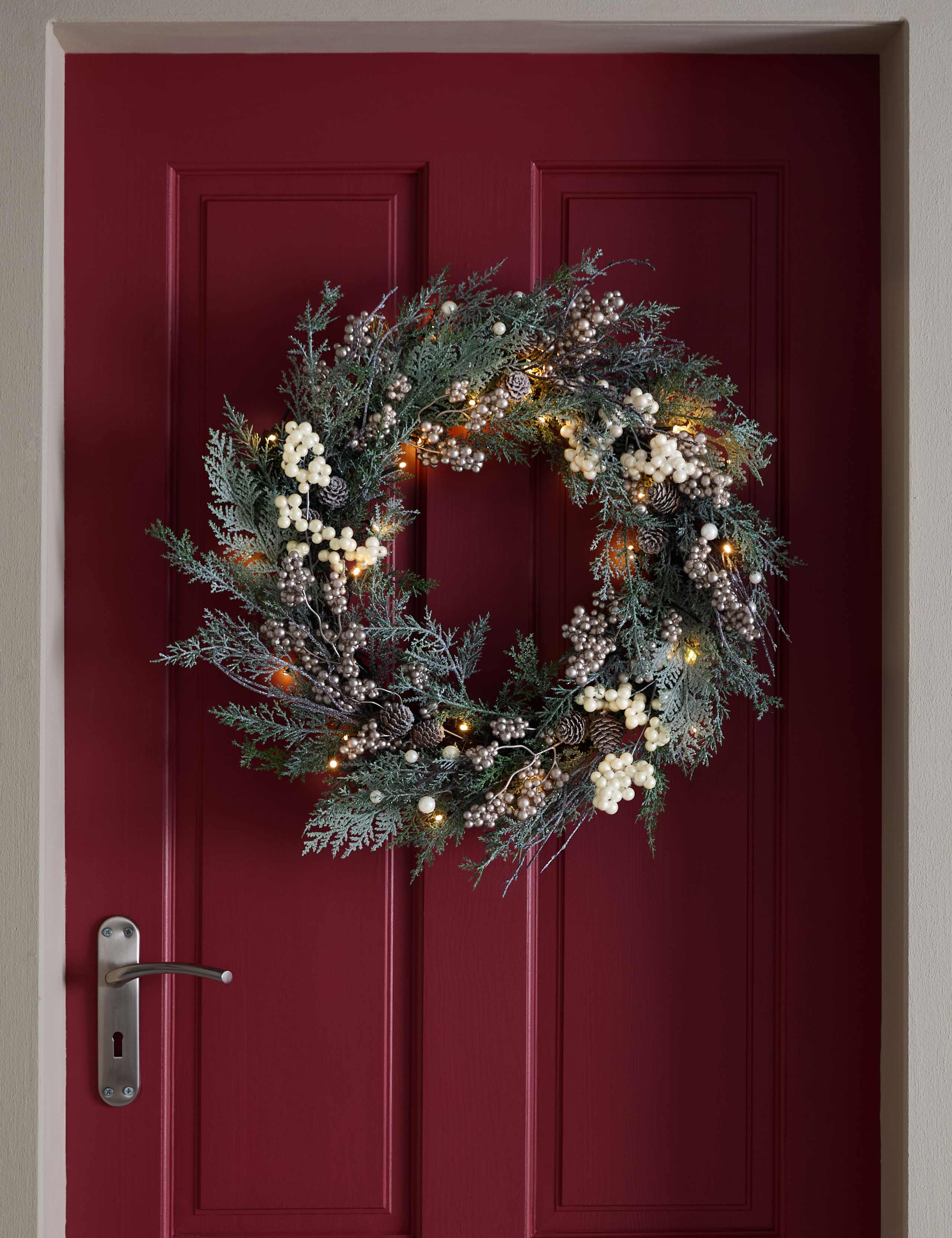 Pre-Lit Snowy Wreath