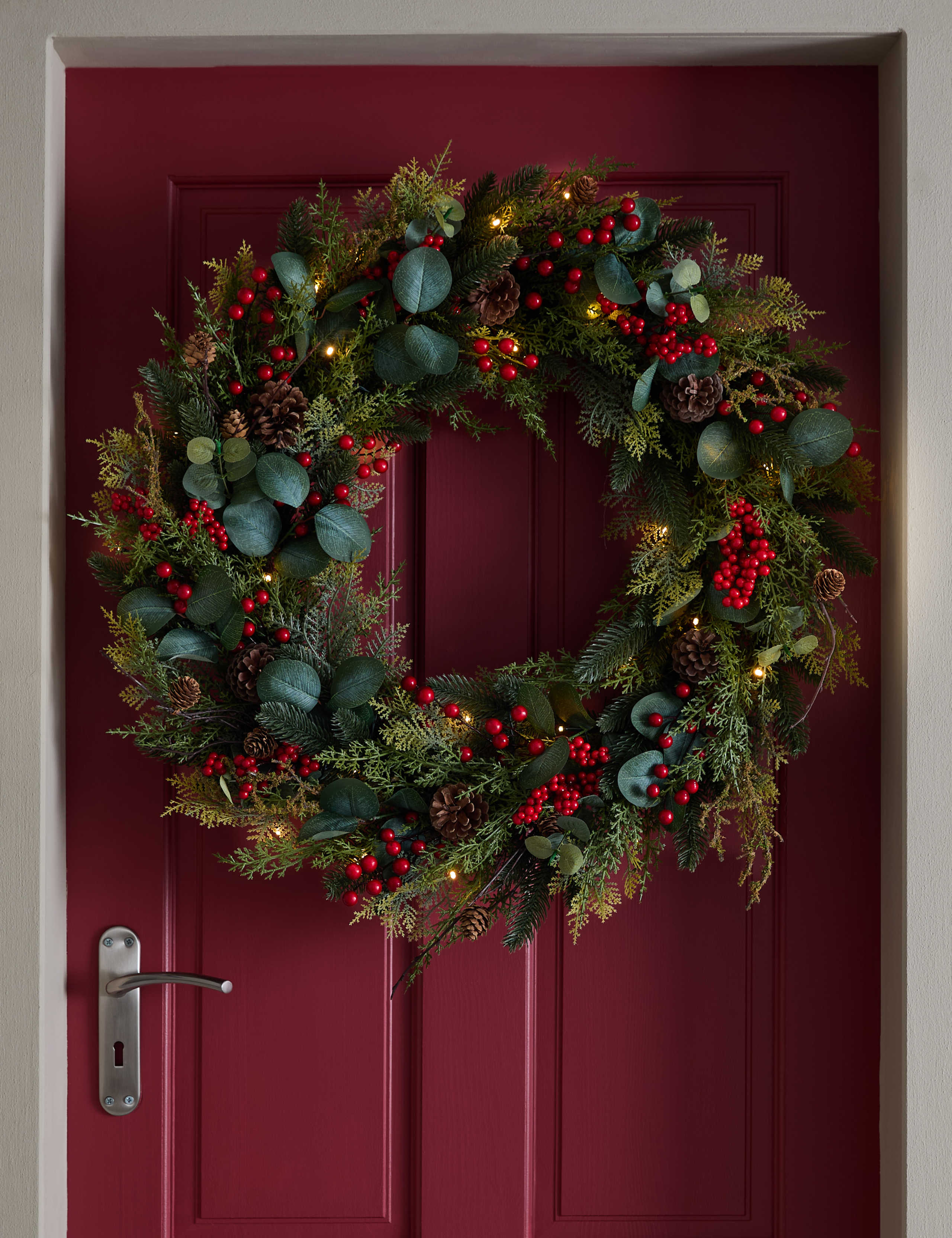 Pre-Lit Extra Large Red Berry Wreath