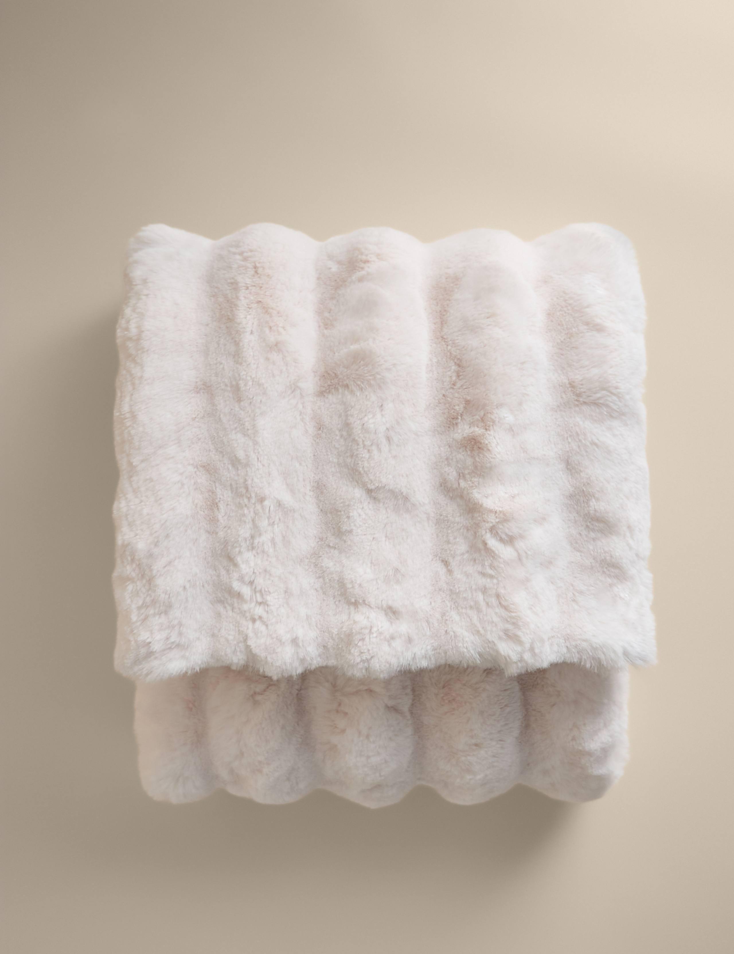 Ribbed Chunky Throw