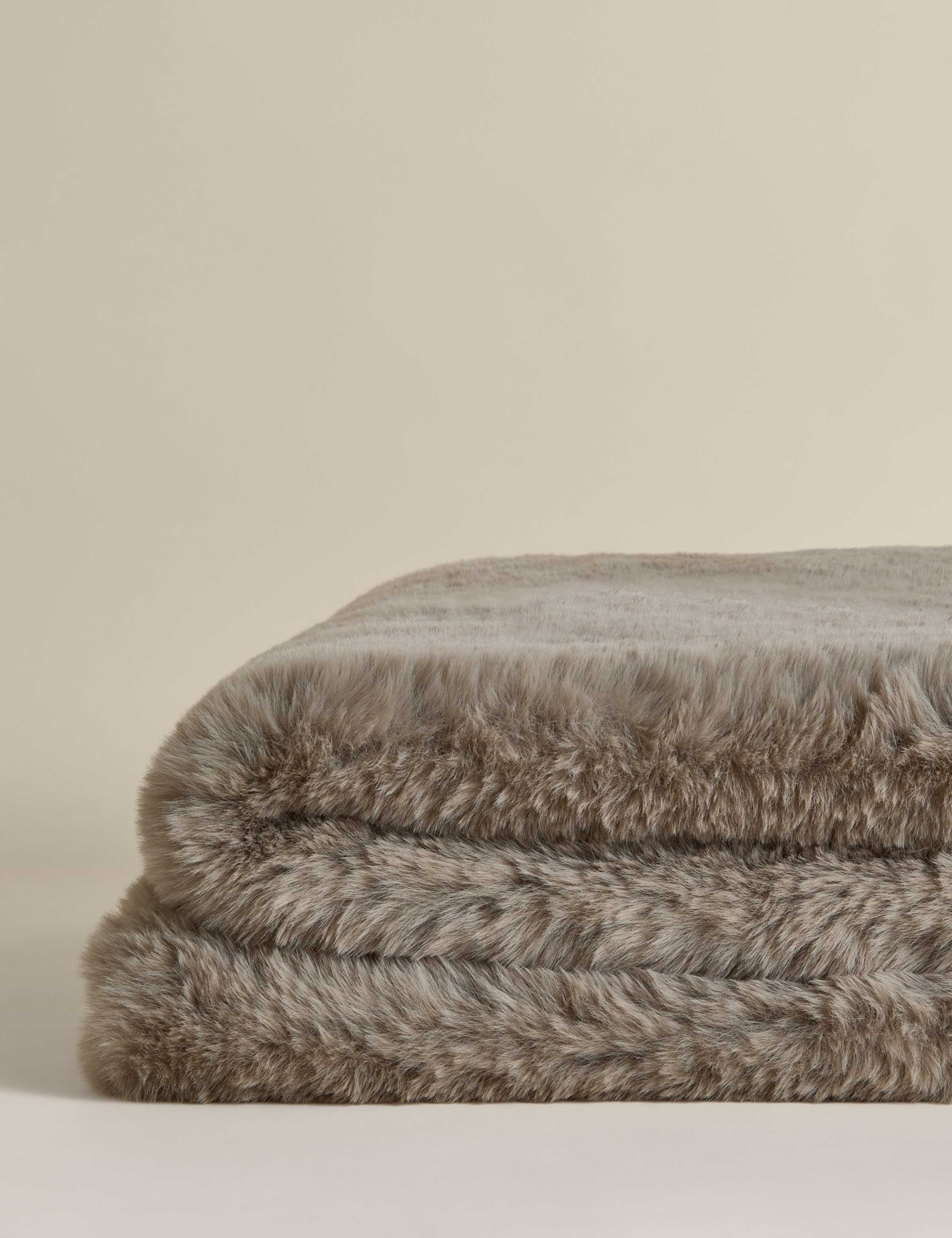 Kelly Hoppen Faux Fur Throw