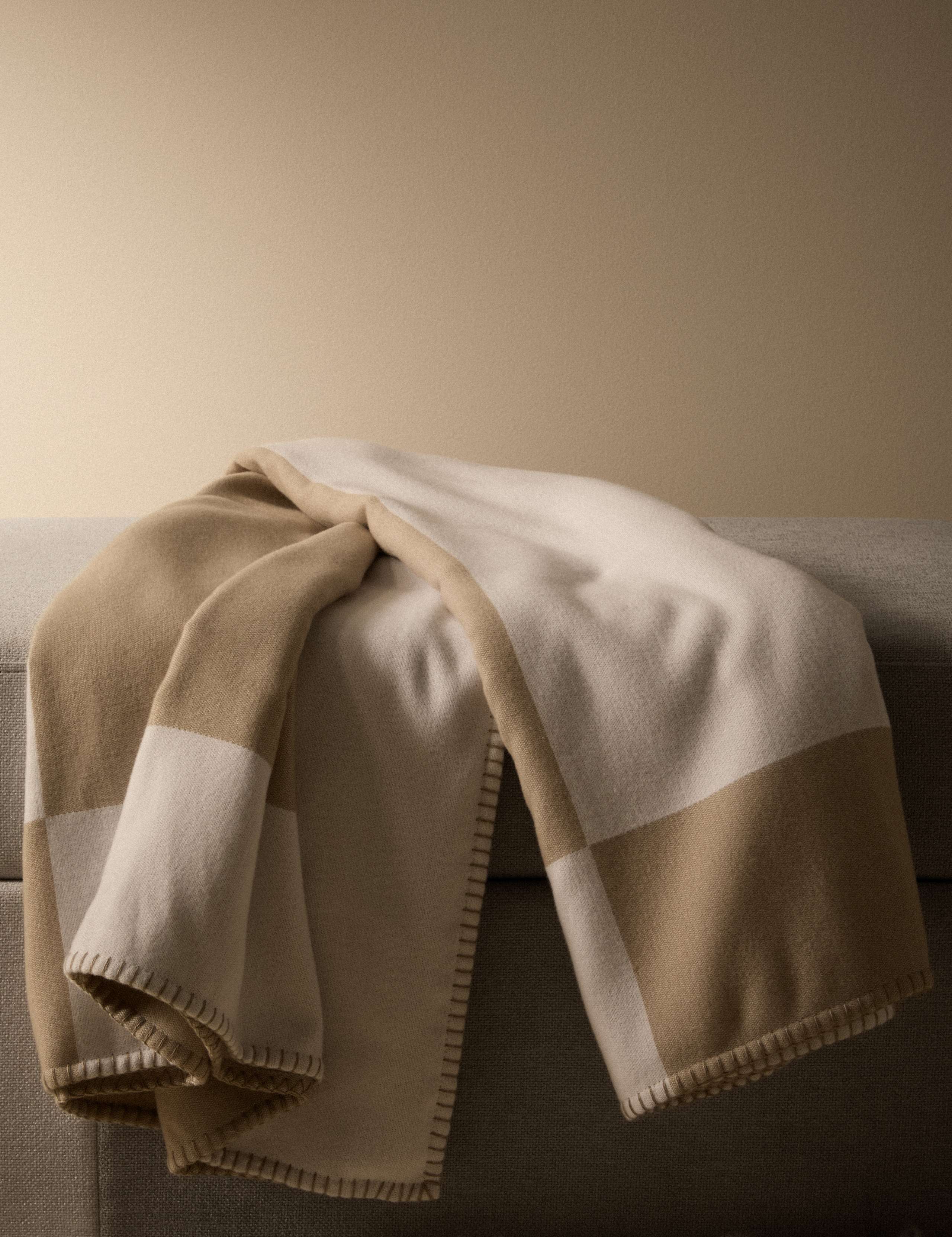 Kelly Hoppen Design Geometric Throw