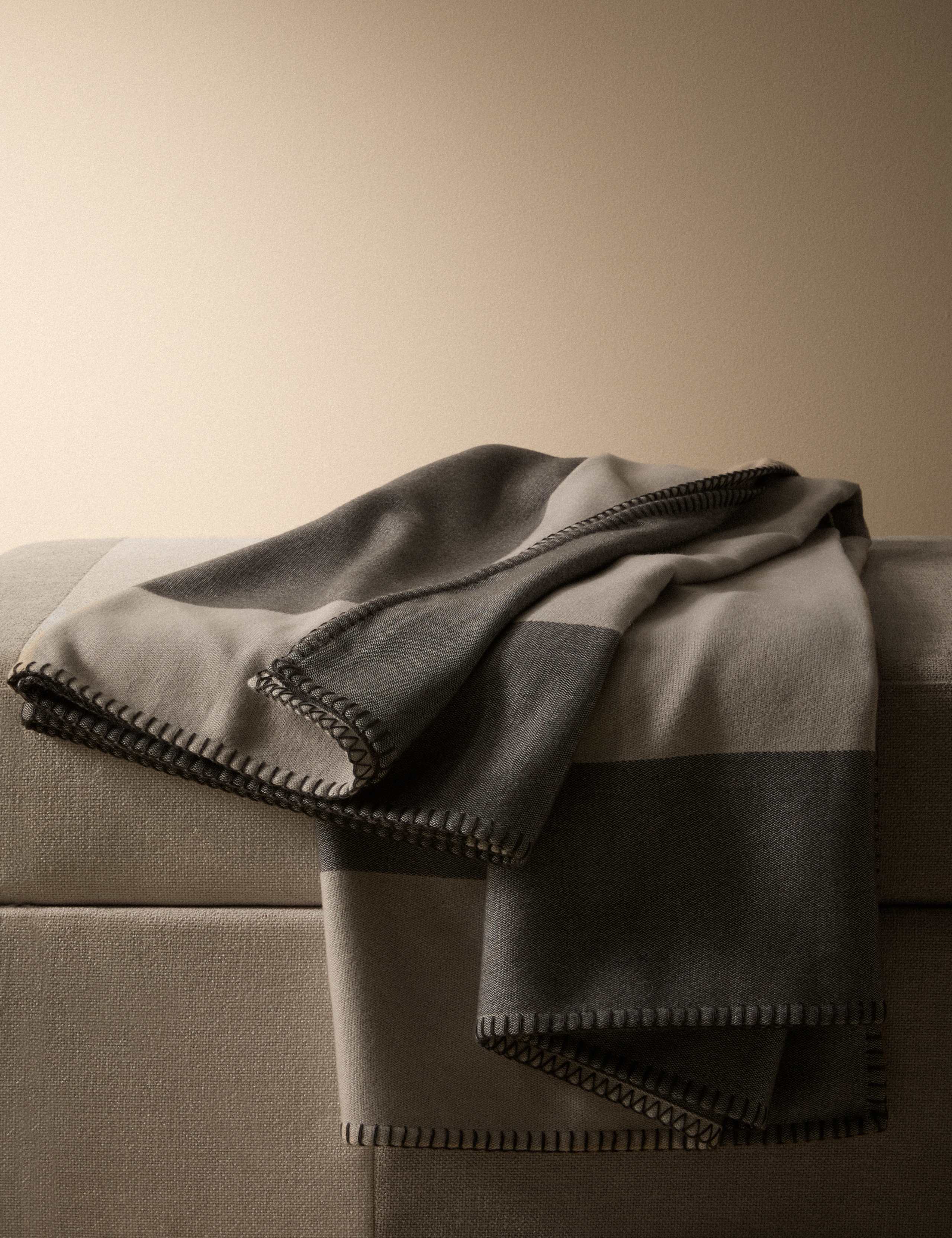 Kelly Hoppen Design Geometric Throw