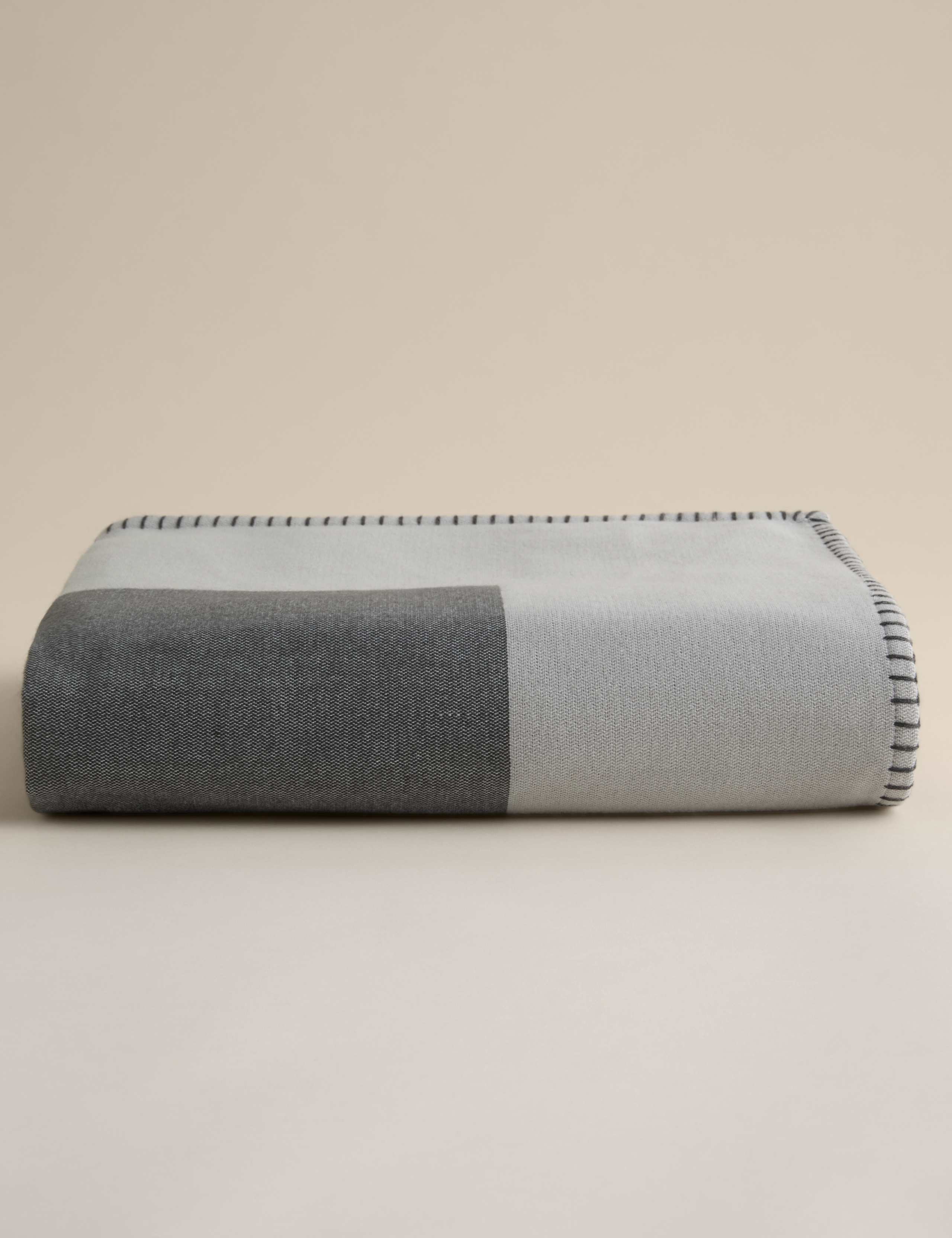 Kelly Hoppen Design Geometric Throw