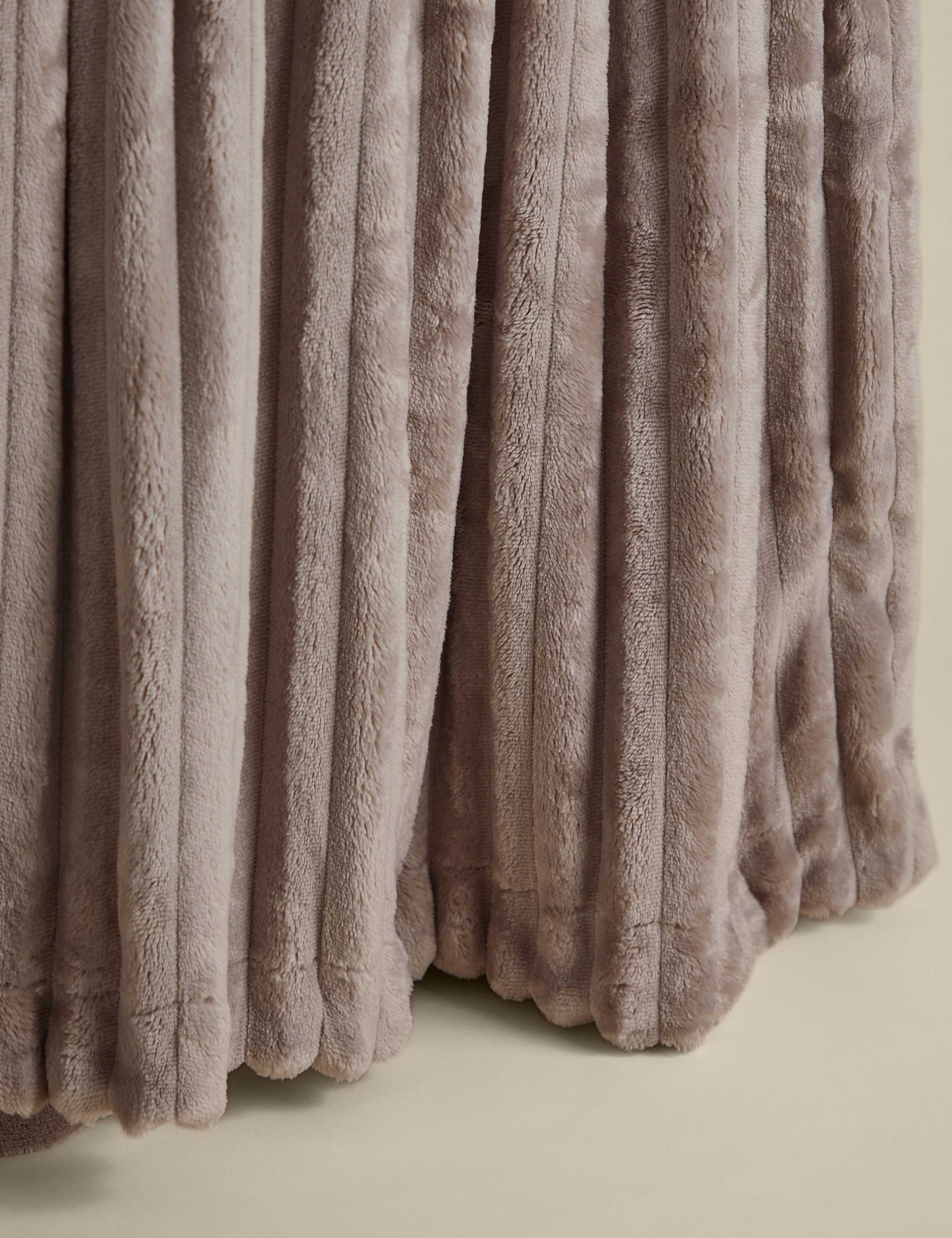 Ribbed Fleece Electric Throw