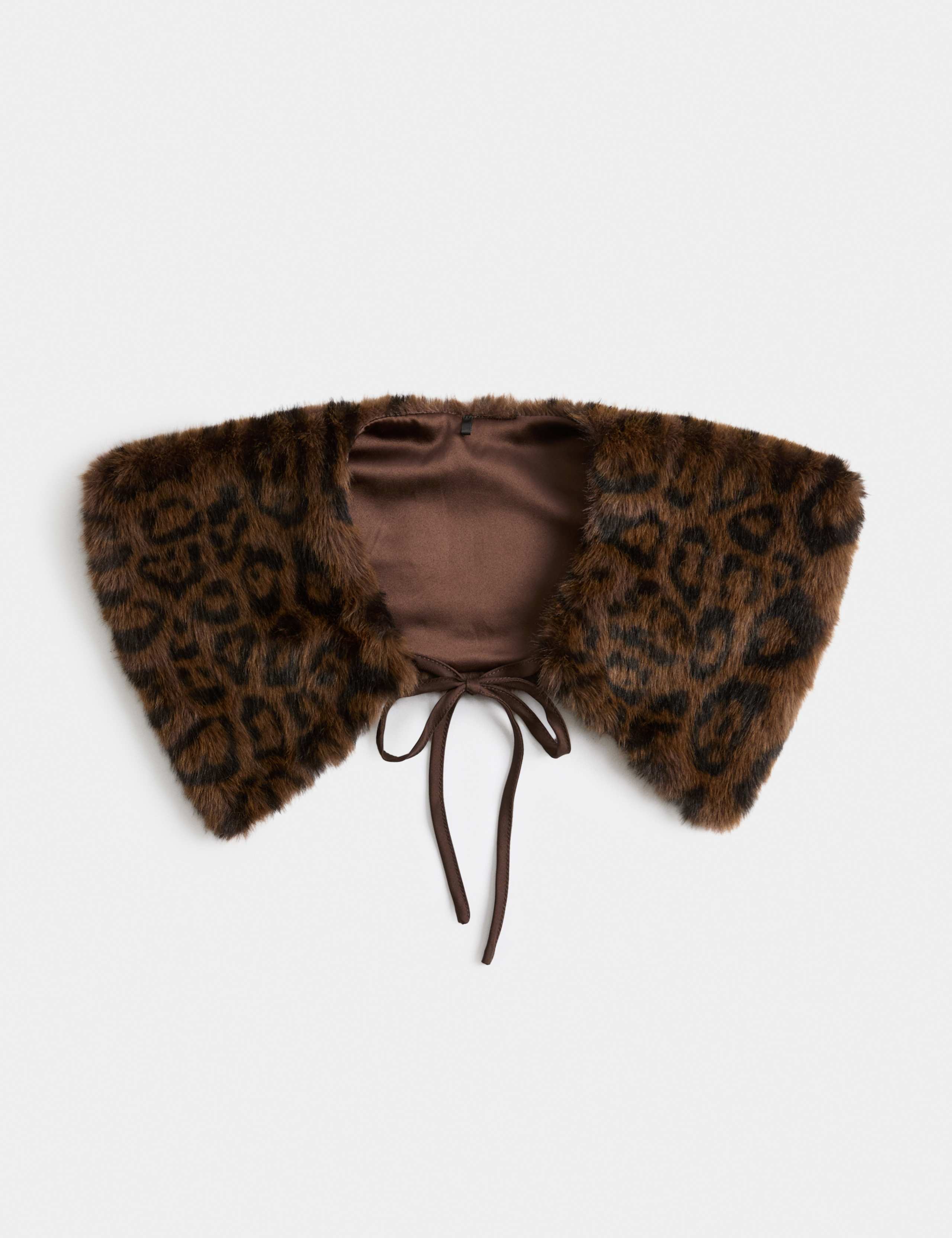 Leopard Print Faux Fur Collar