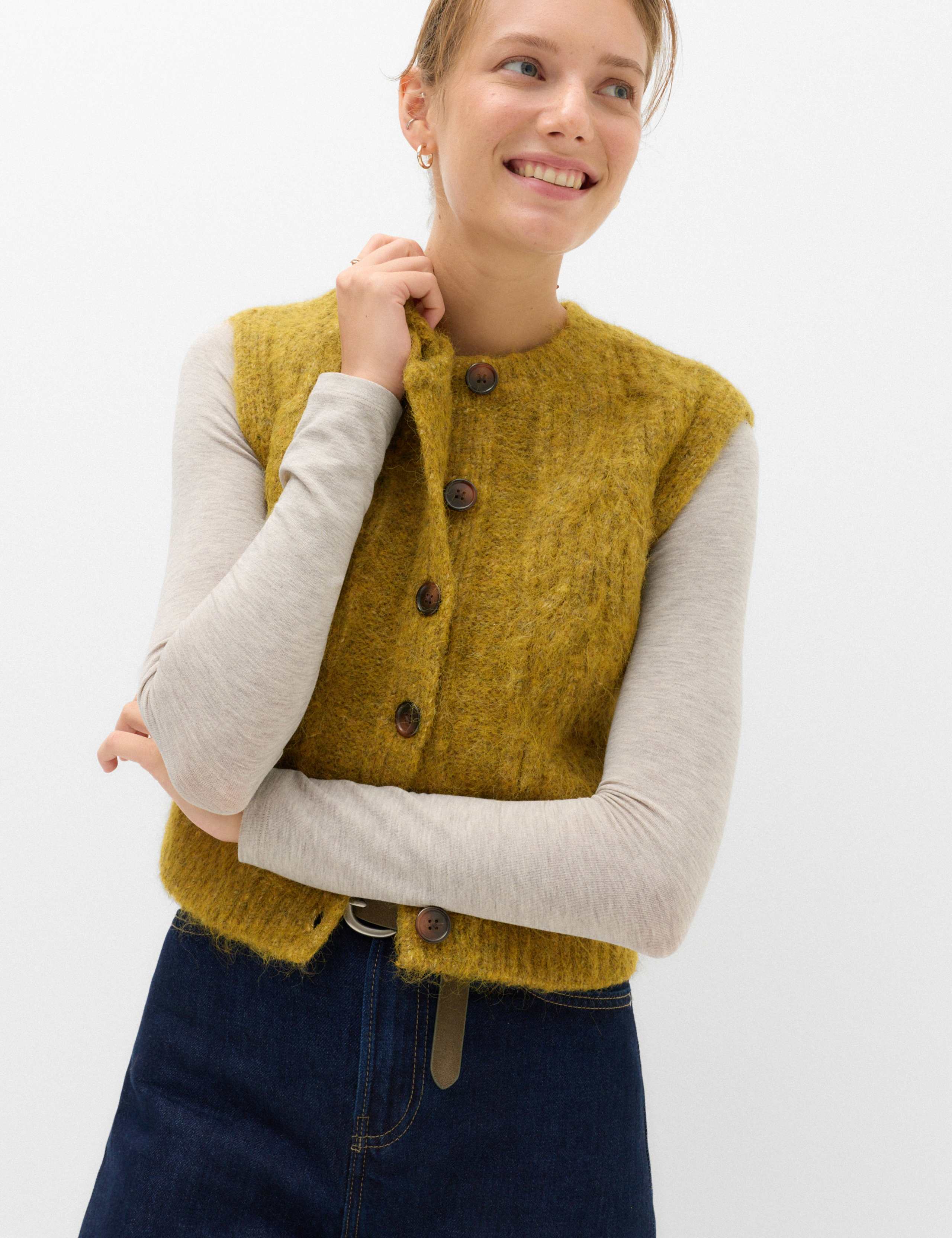 Cable Knit Crew Neck Cropped Knitted Waistcoat With Wool