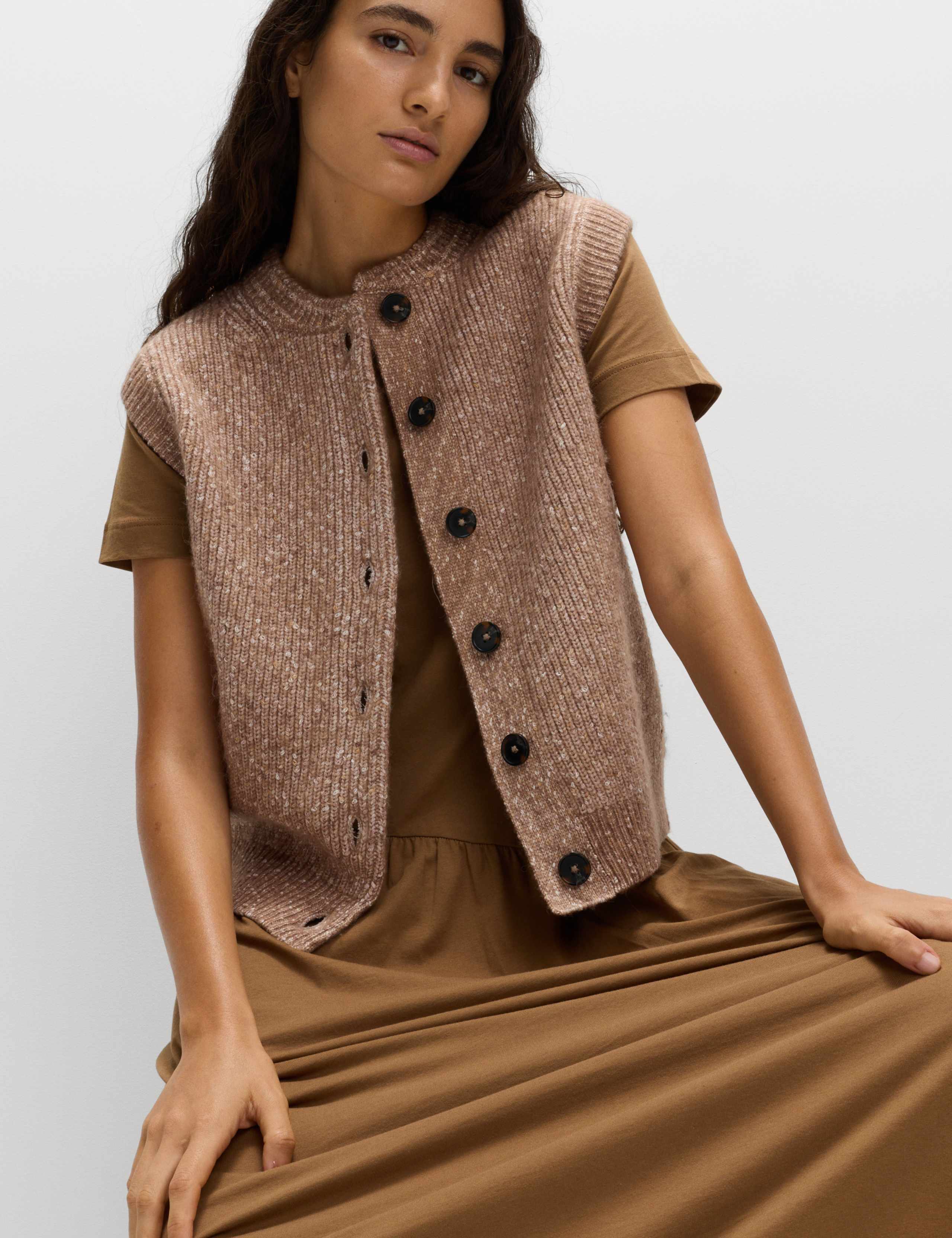 Ribbed Knitted Crew Neck Waistcoat