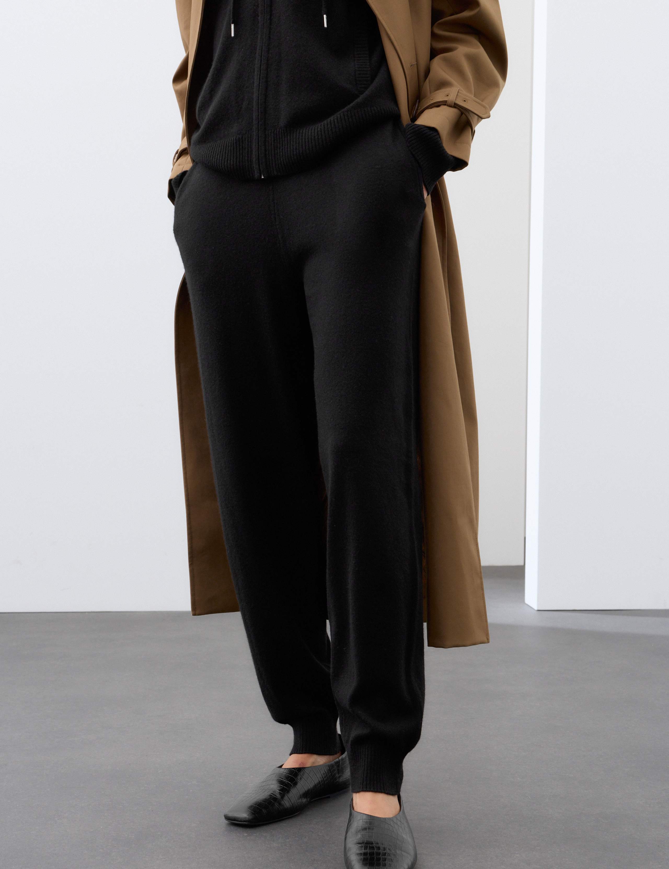 Hoodie & Joggers Set 5 of 6