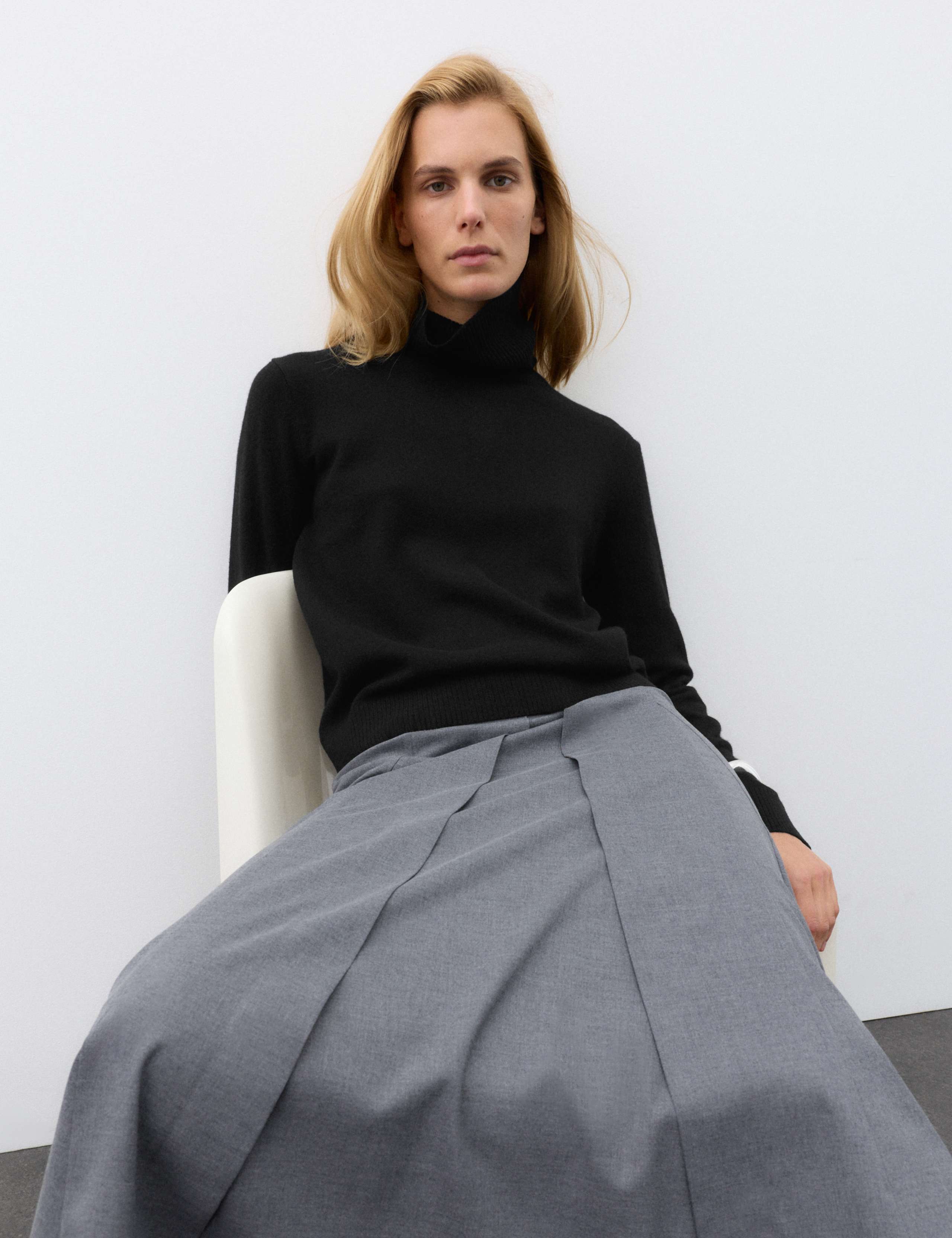 Pure Cashmere Roll Neck Jumper