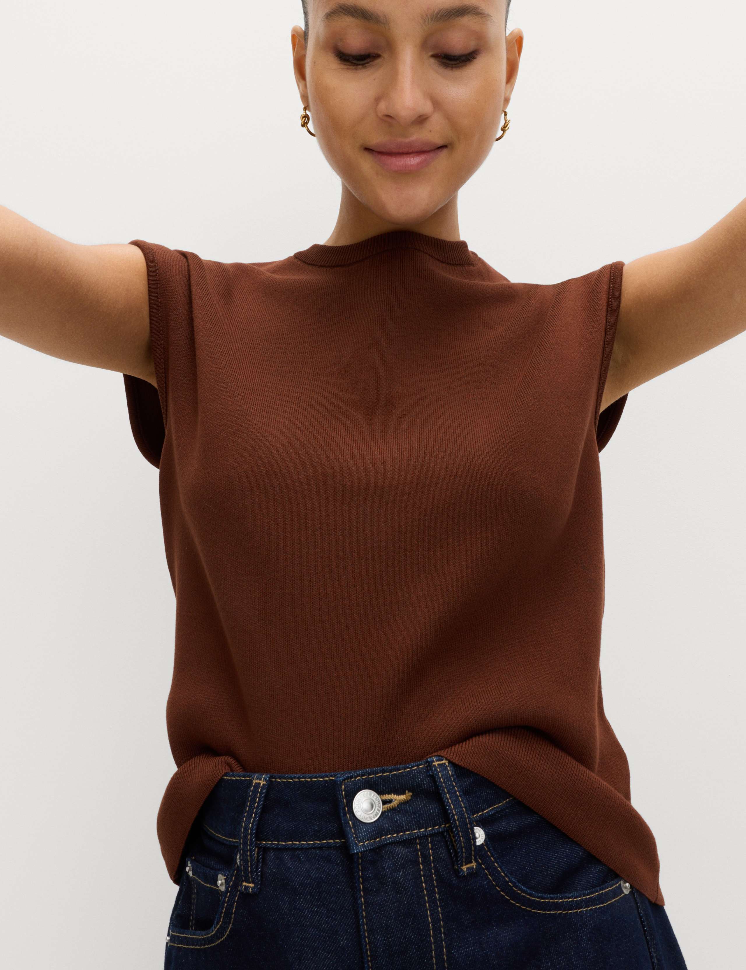 Crew Neck Knitted Vest