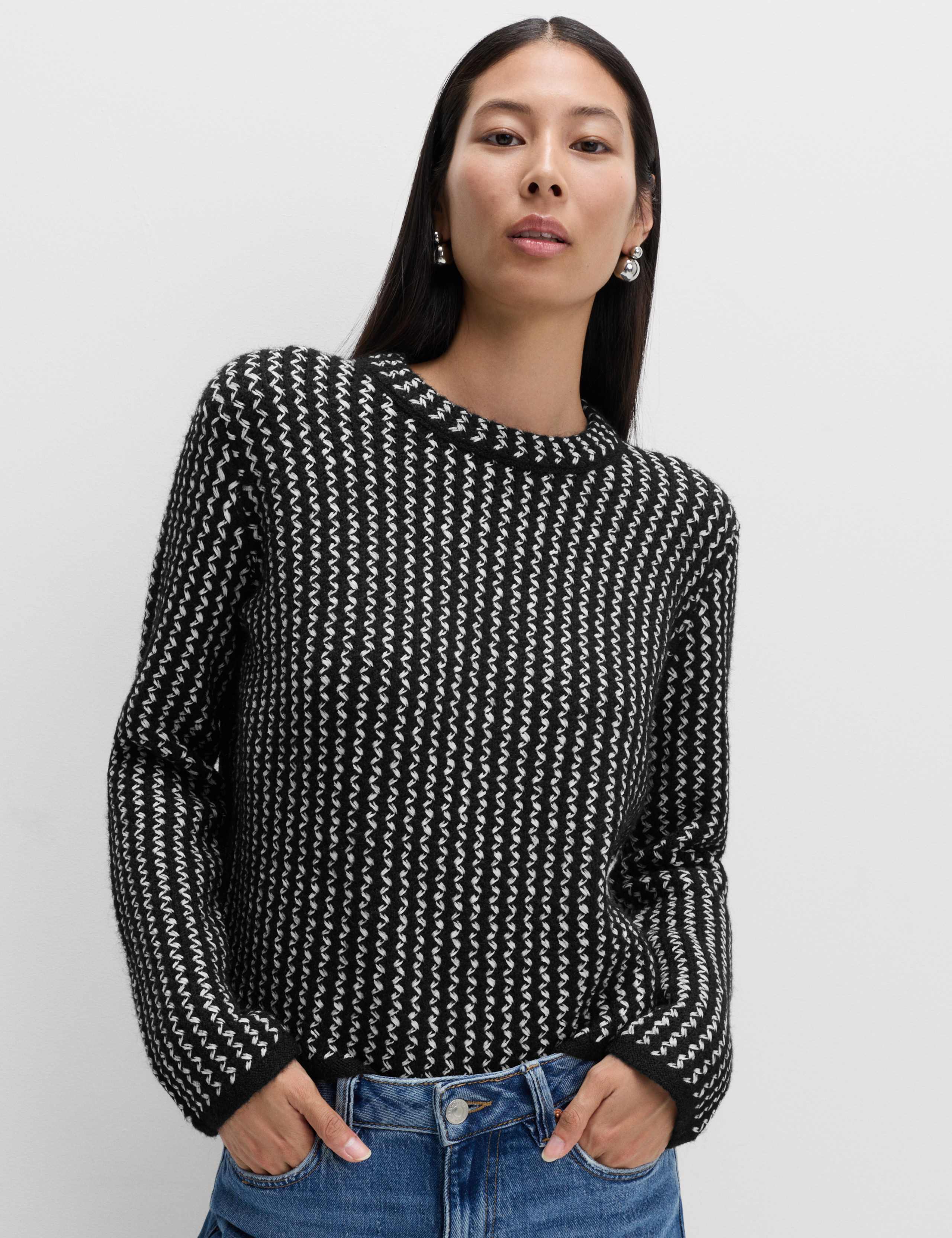 Textured Crew Neck Cropped Jumper With Wool
