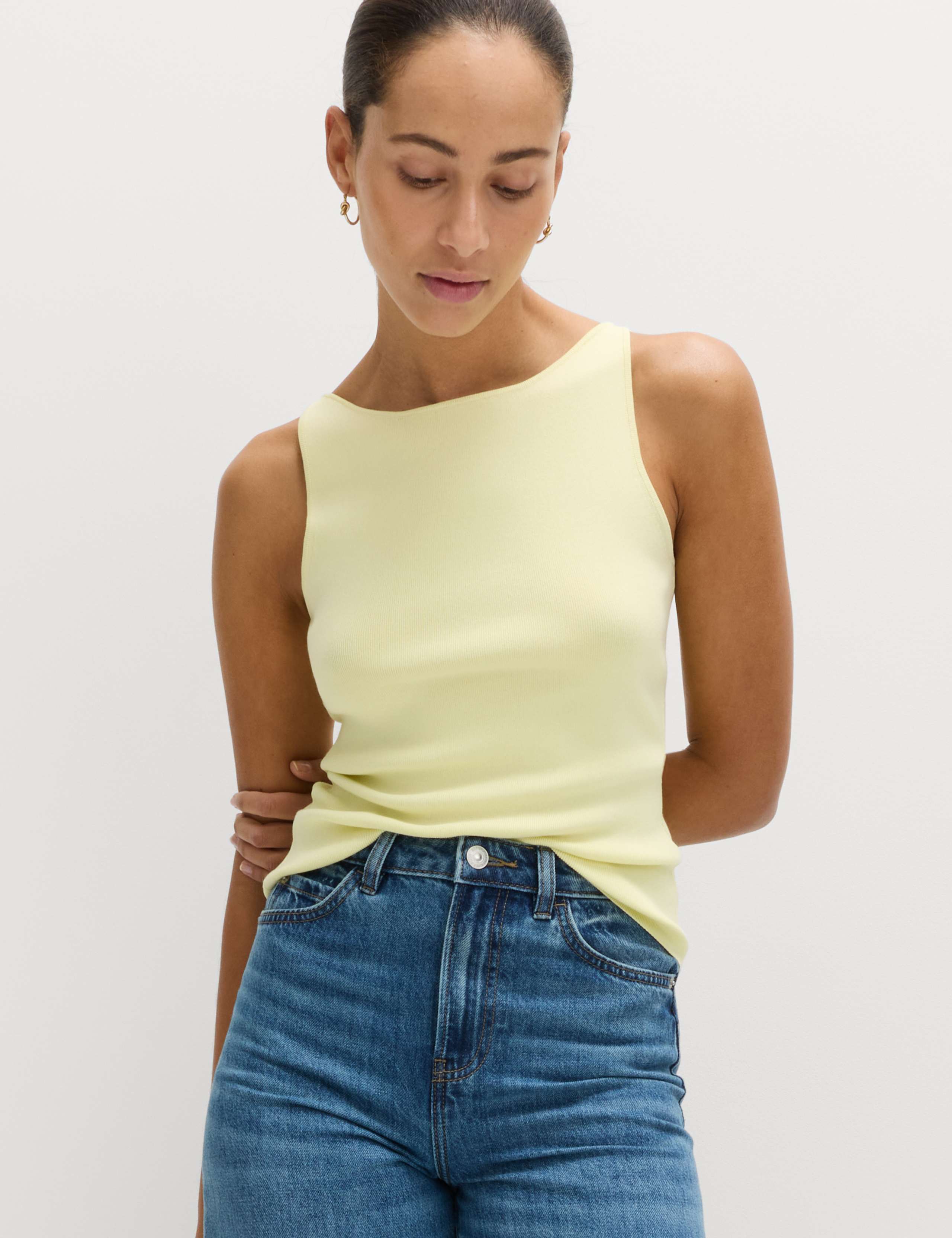 Crew Neck Slim Fit Knitted Vest