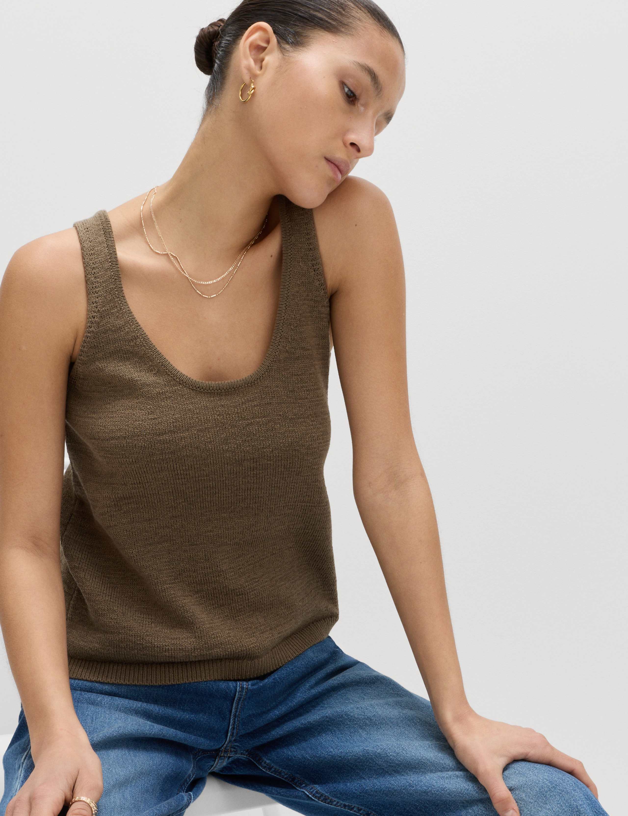 Cotton Blend Textured Scoop Neck Knitted Vest