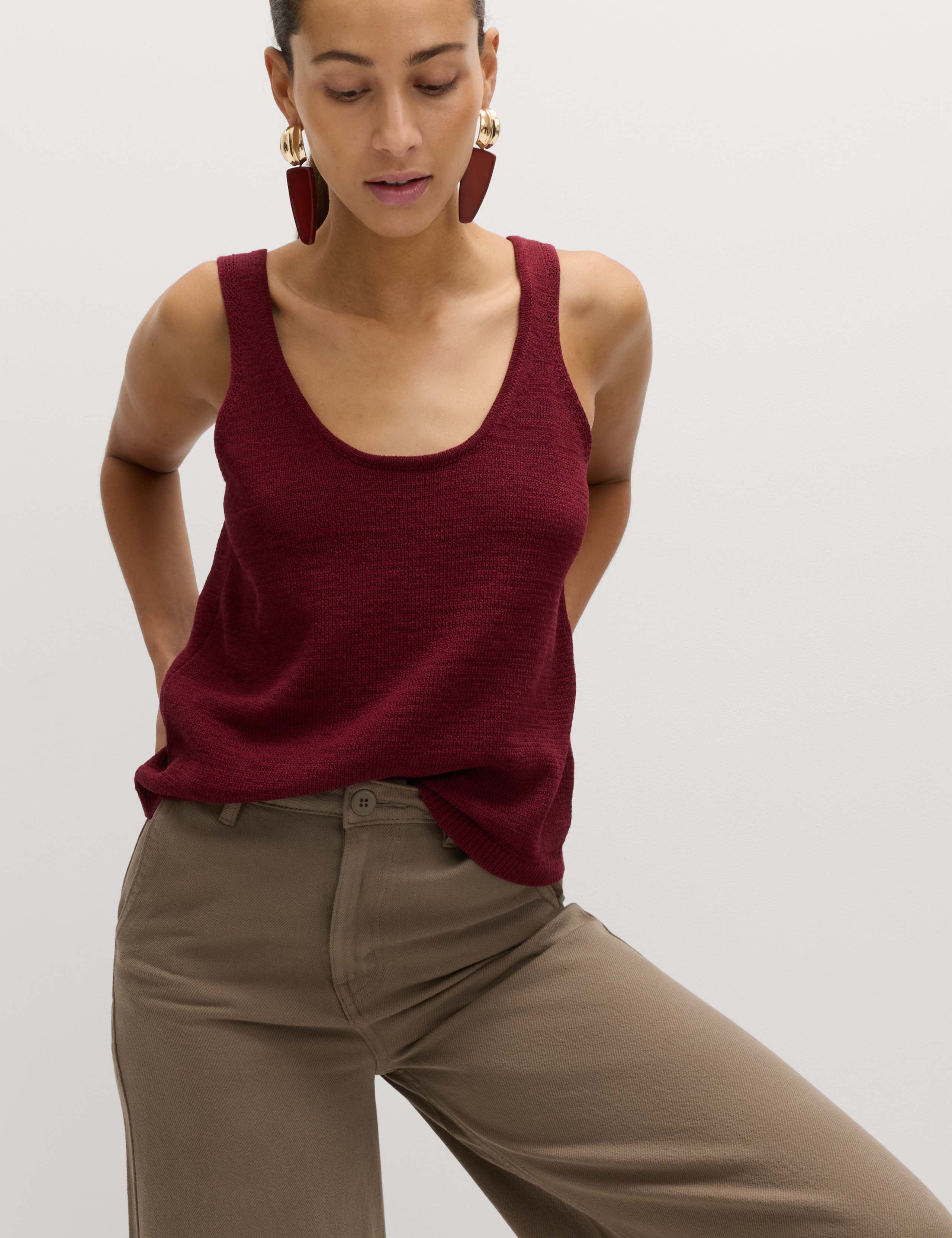 Cotton Blend Textured Scoop Neck Knitted Vest