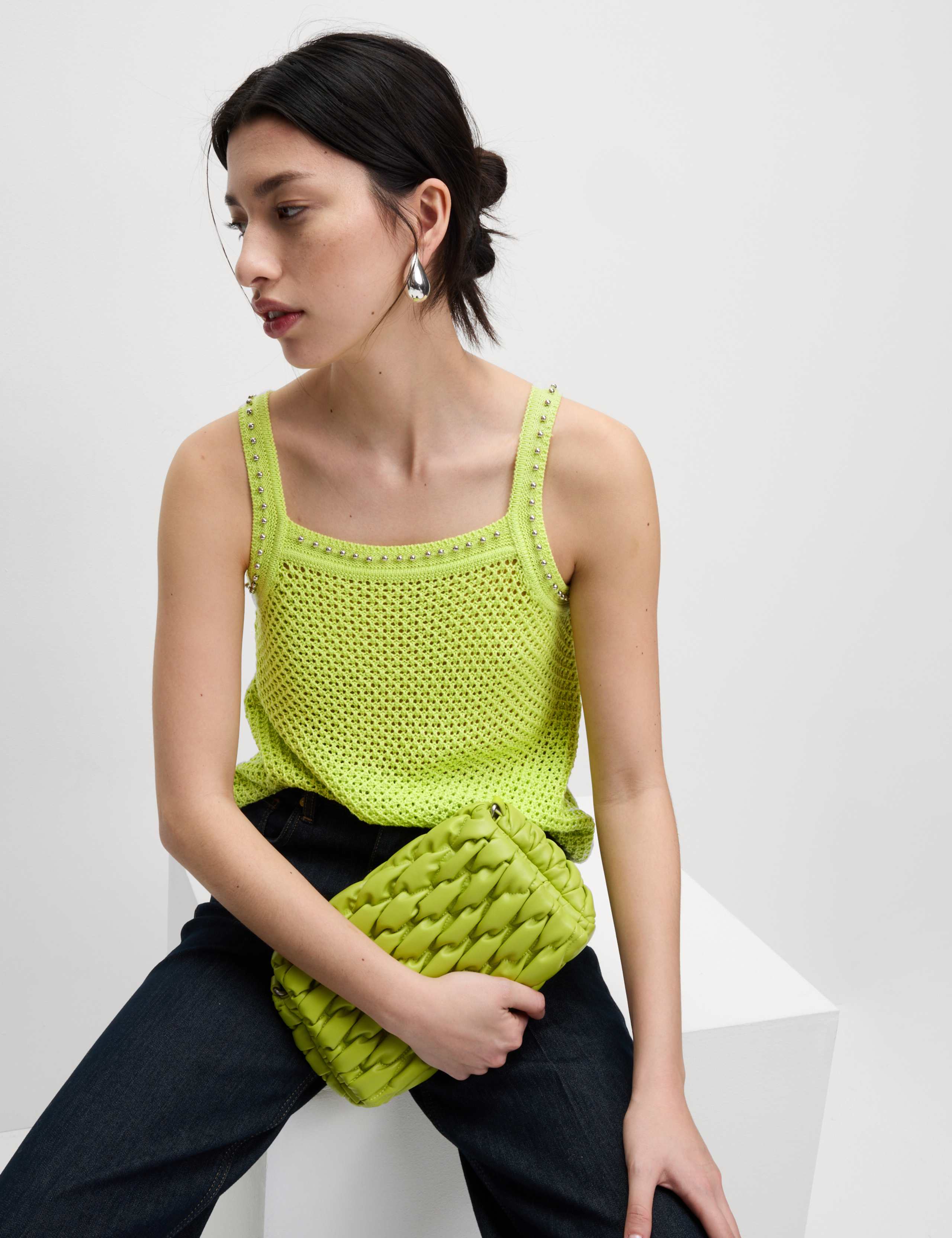 Embellished Slim Fit Knitted Vest