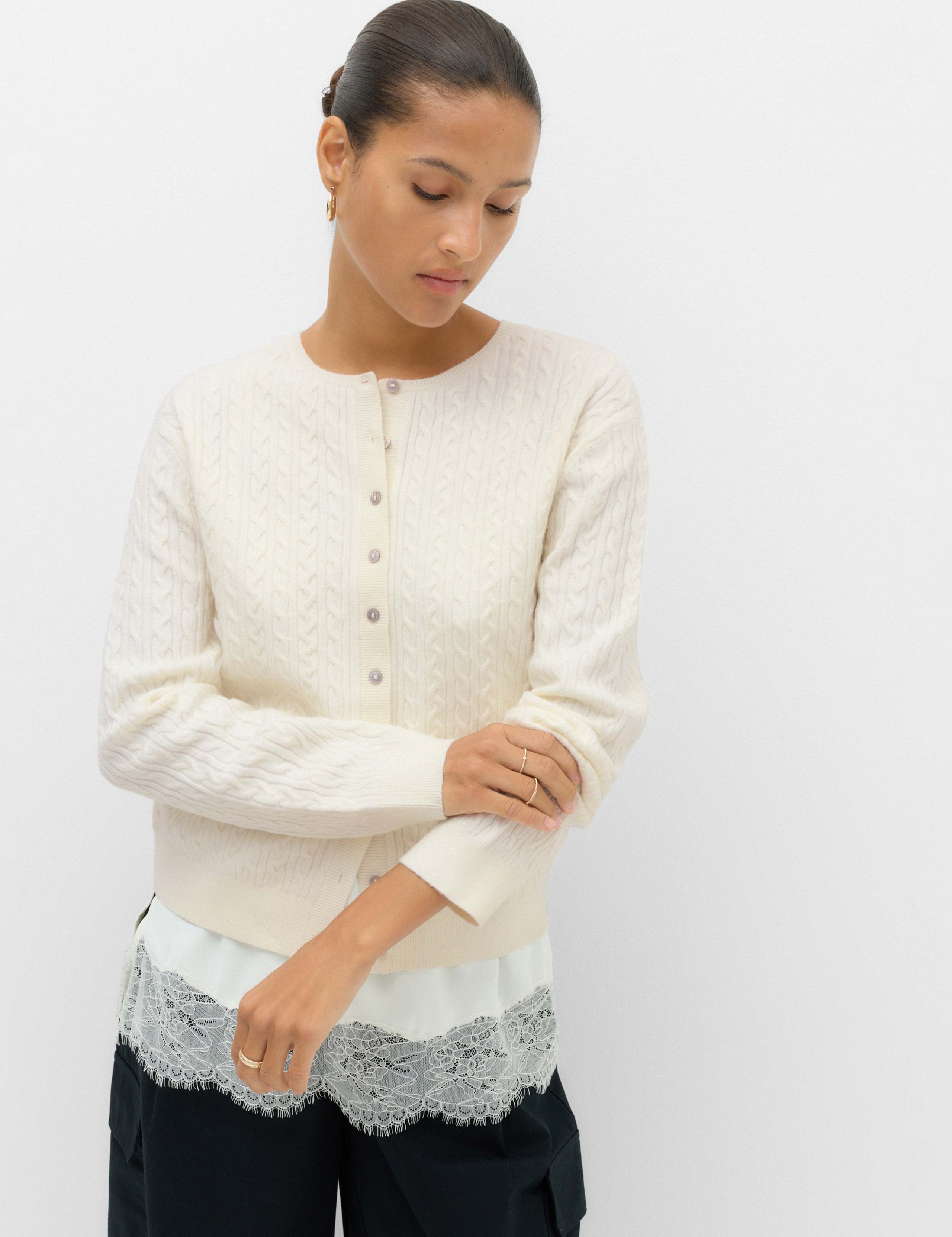 Air-Yarn Crew Neck Cable Knit Cardigan