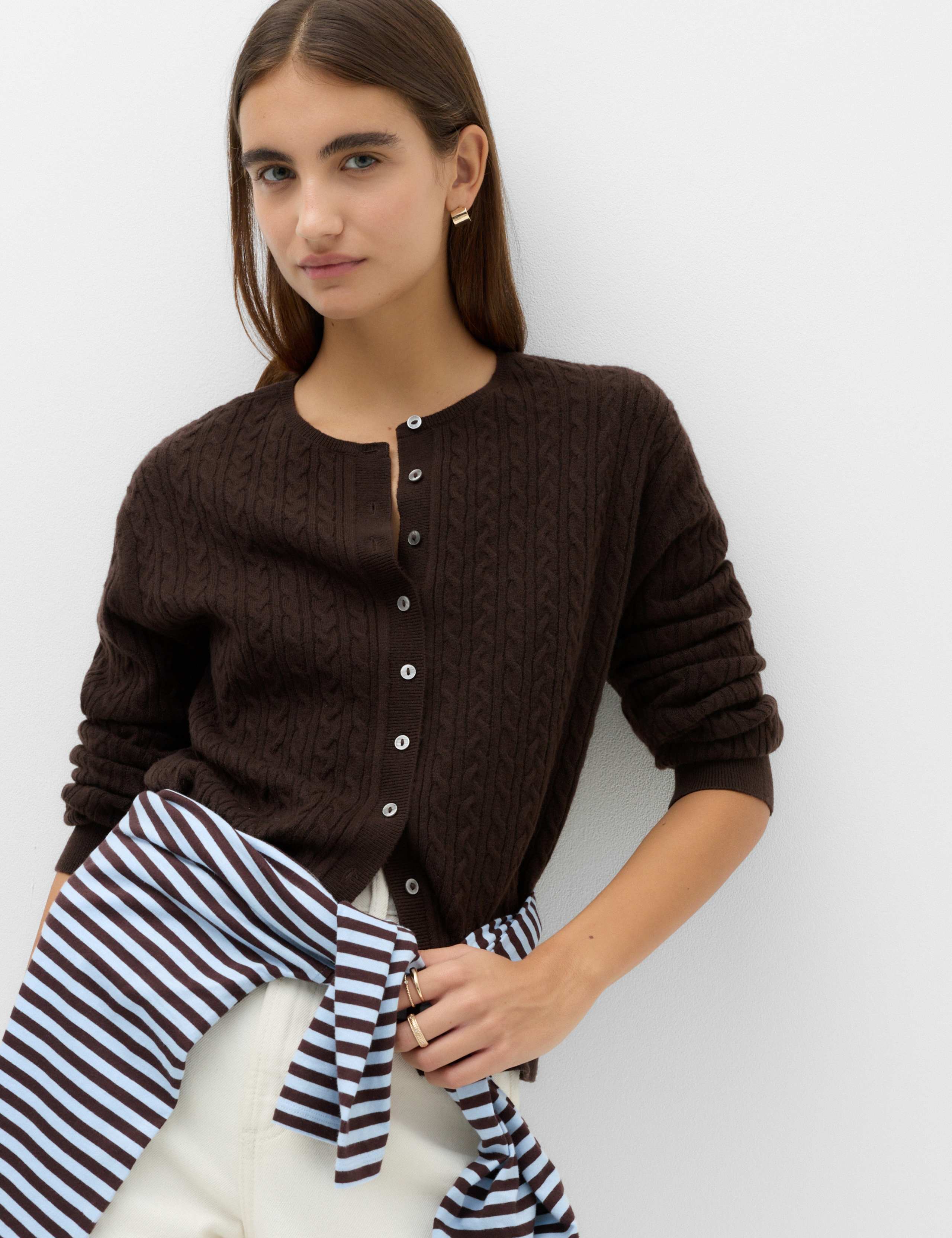 Air-Yarn Crew Neck Cable Knit Cardigan