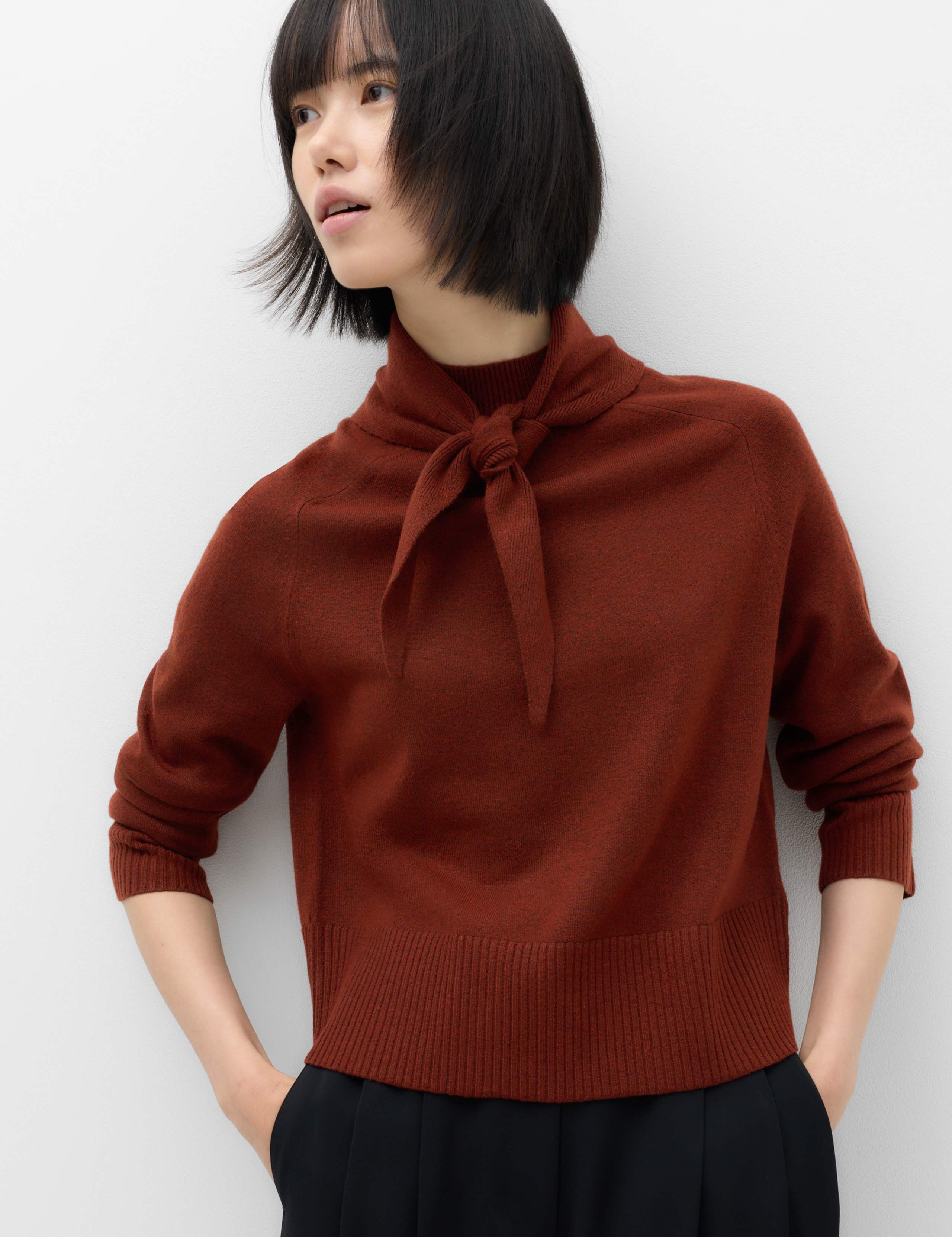 Air-Yarn Tie High Neck Jumper
