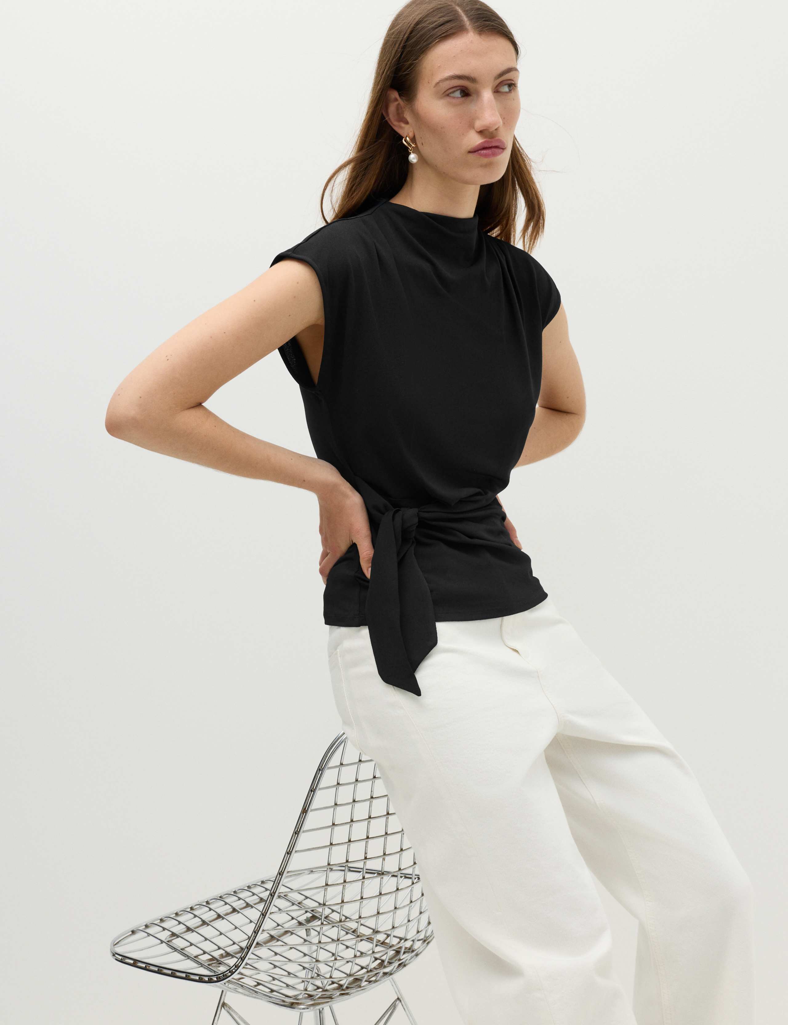 Sleeveless Knot Detail Top