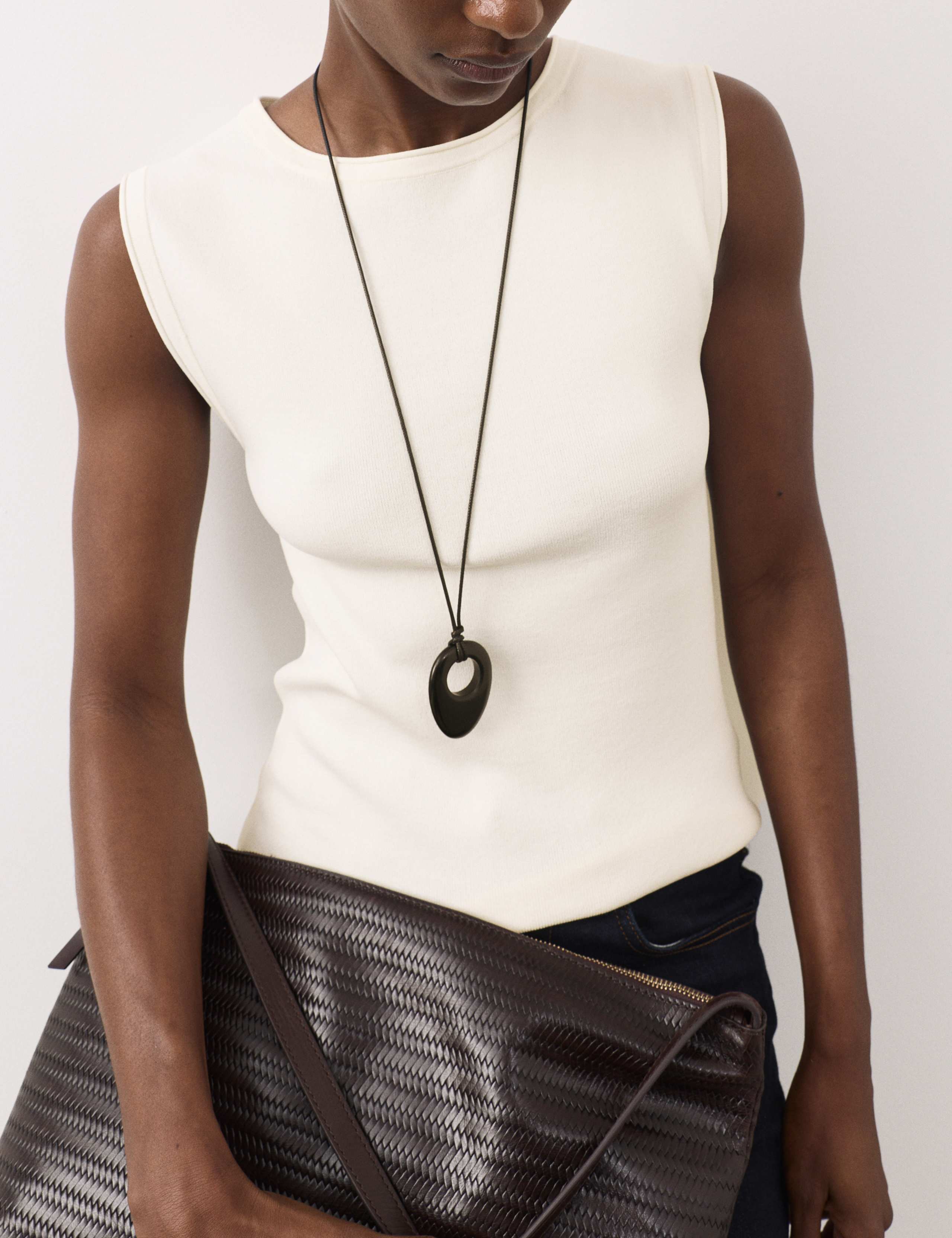 Crew Neck Fitted Knitted Vest