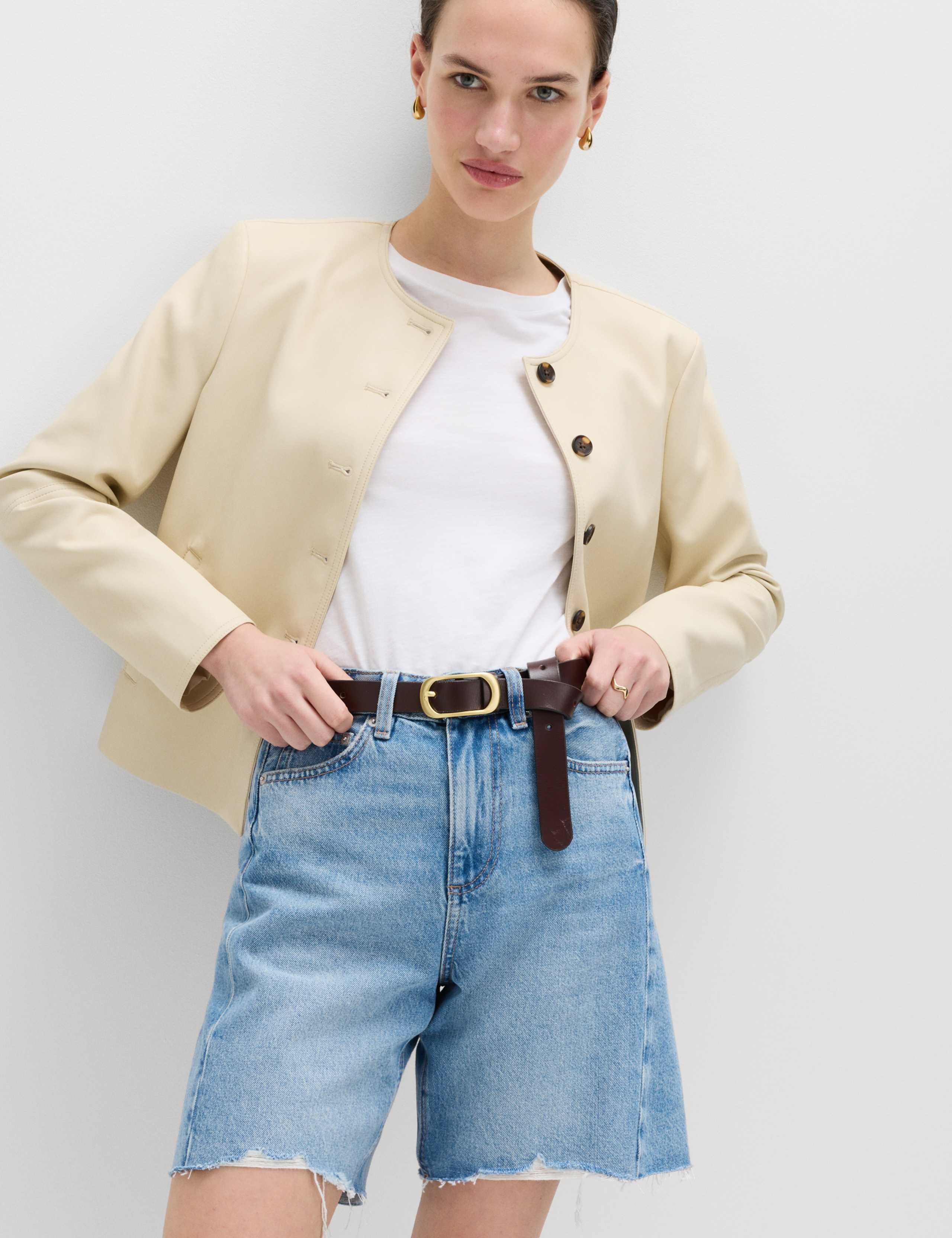 Denim Barrel Raw Hem Mid Rise Shorts