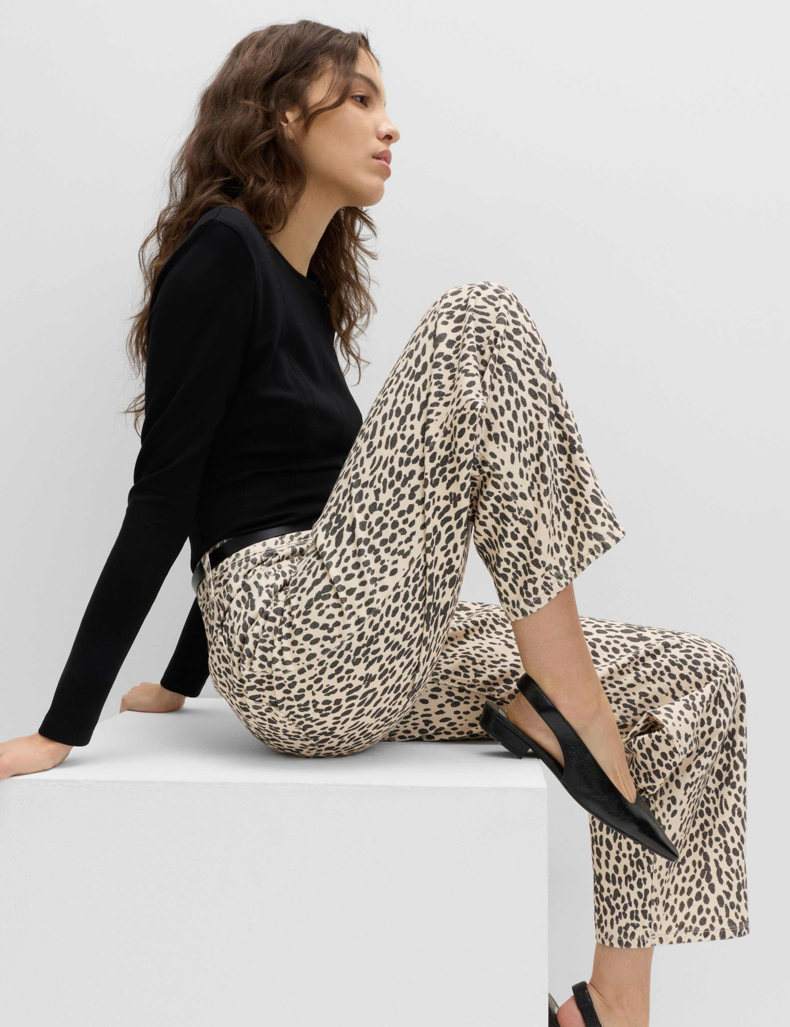 Mid Rise Animal Barrel Jeans