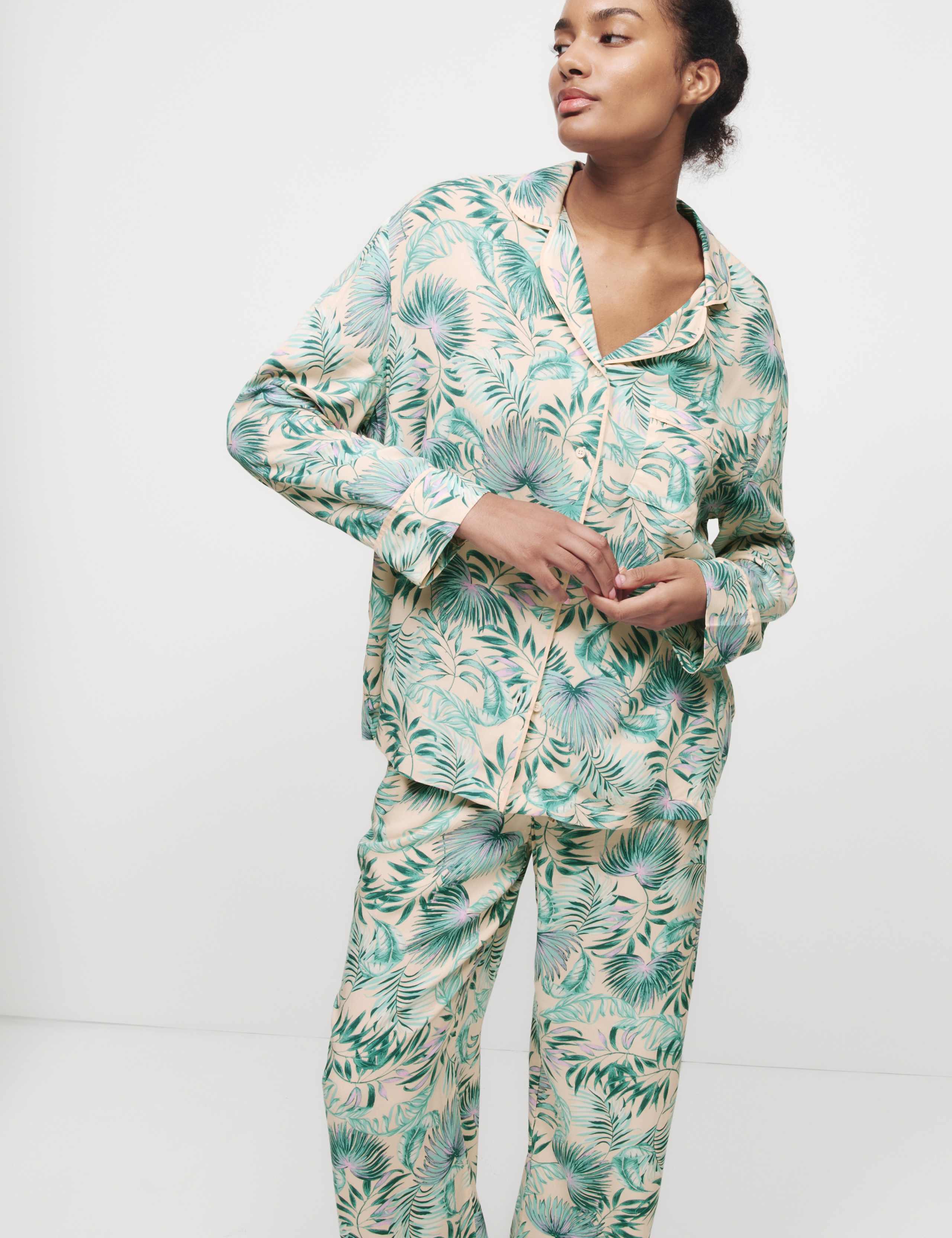 Leaf Print Revere Collar Pyjama Set