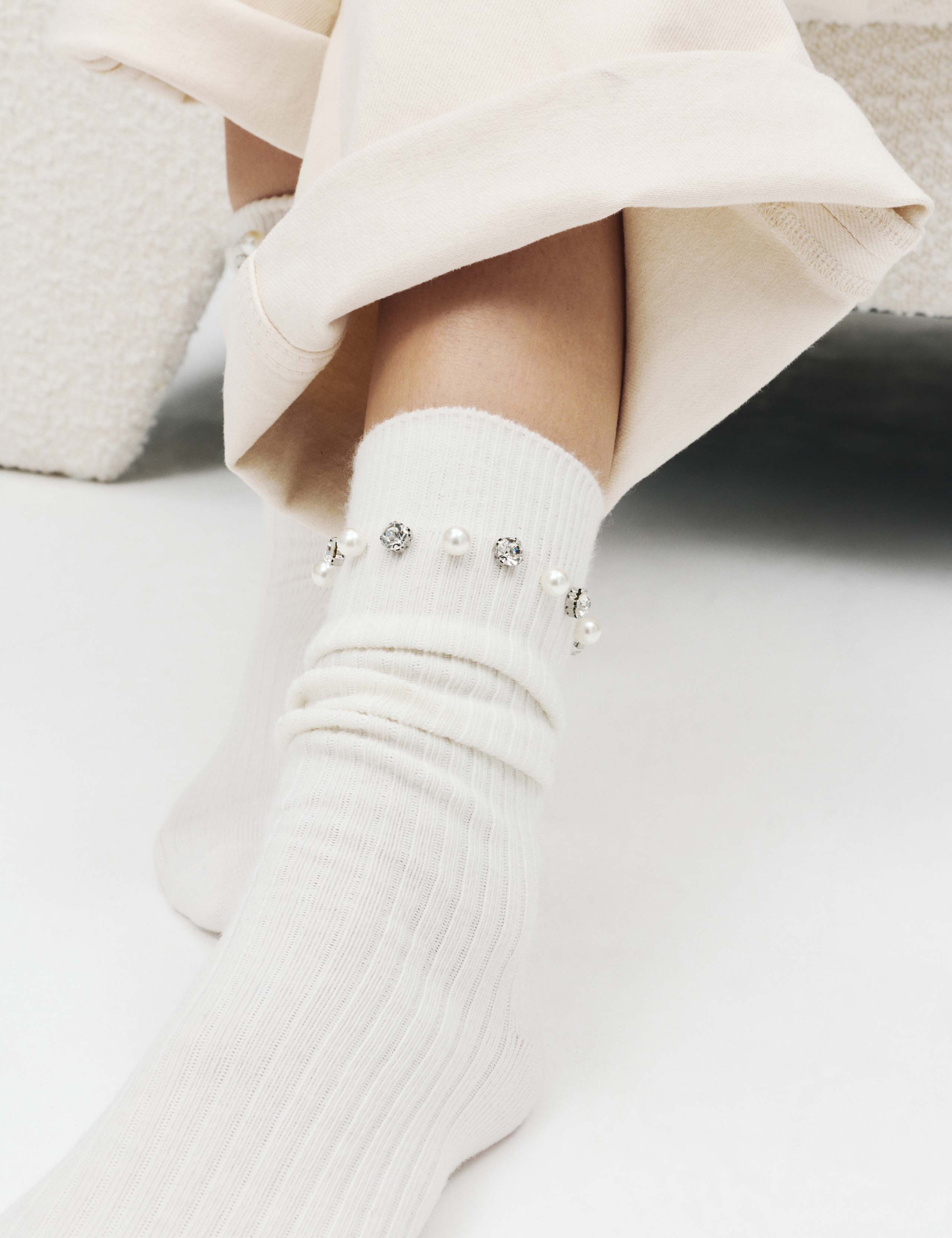 Embellished Ribbed Ankle High Socks with Wool