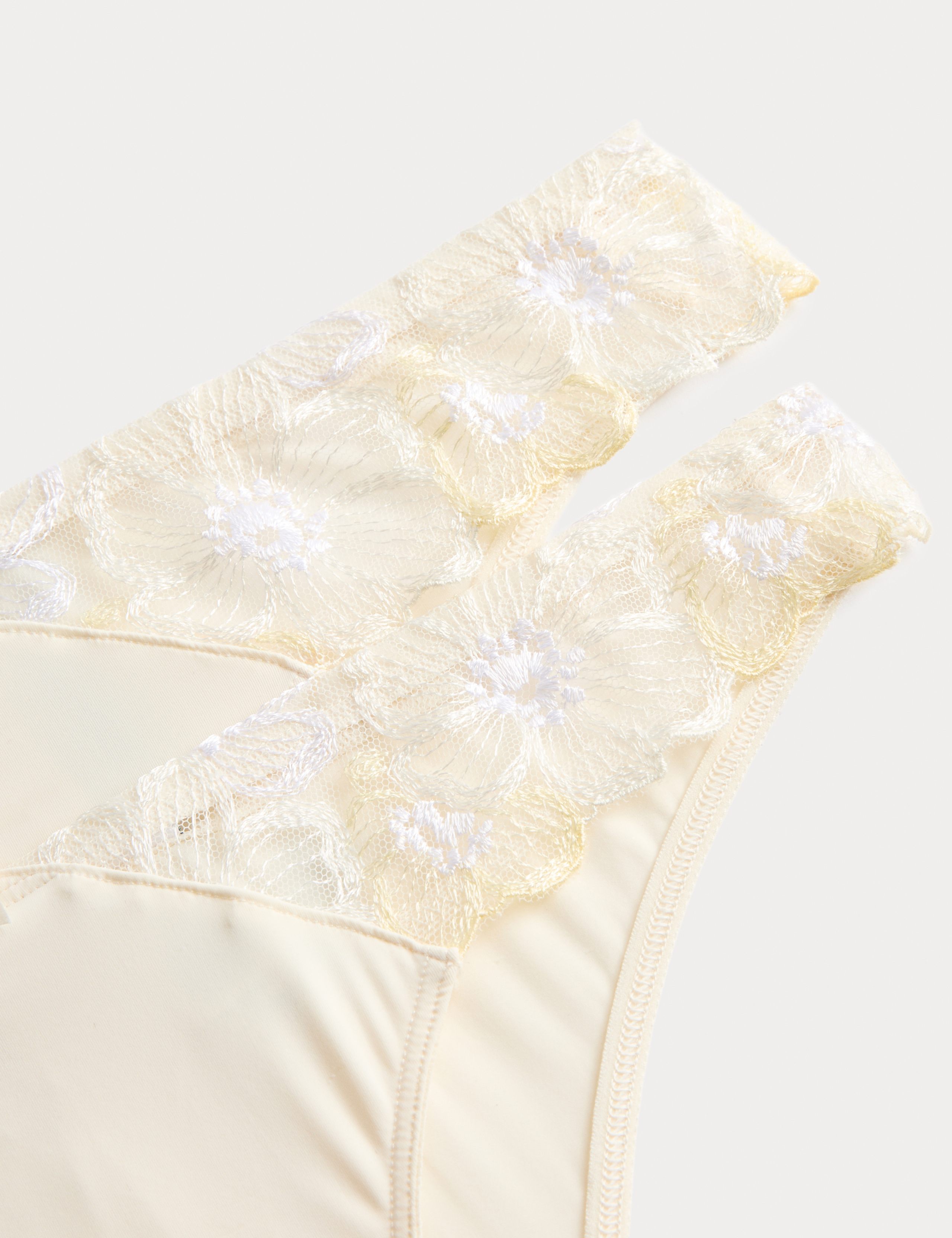 Embrace Wired Extra Support Bra Set F-J 5 of 6